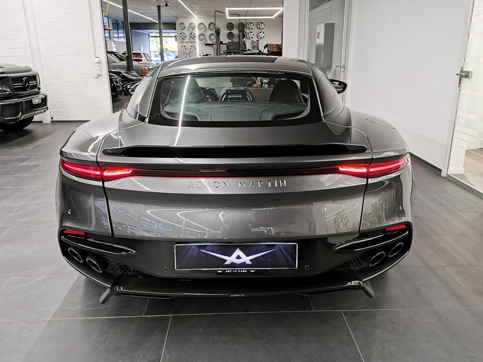 ASTON MARTIN DBS Coupé Superleggera 🇨🇭SUPER SELTENES INTERIEUR IN HÖCHSTER LEDERQUALITÄT! Q EXCLUSIVE-image-5