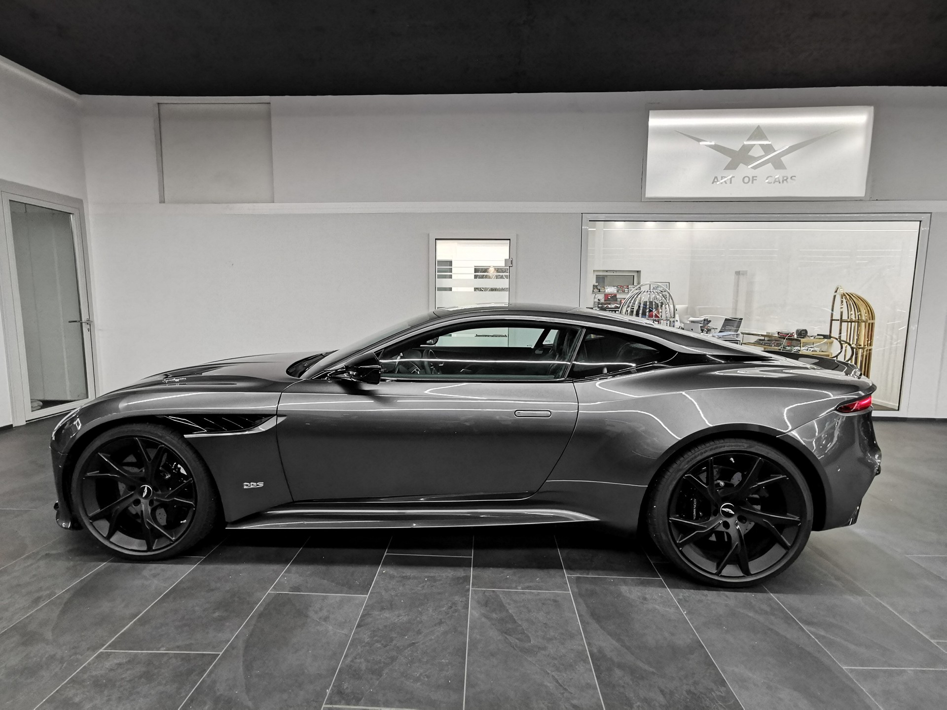 ASTON MARTIN DBS Coupé Superleggera 🇨🇭SUPER SELTENES INTERIEUR IN HÖCHSTER LEDERQUALITÄT! Q EXCLUSIVE-image-3