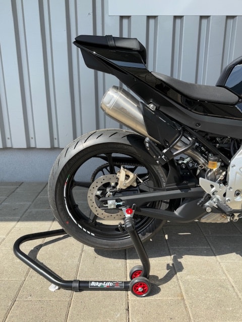 FANTIC Naked-showroom-element-3