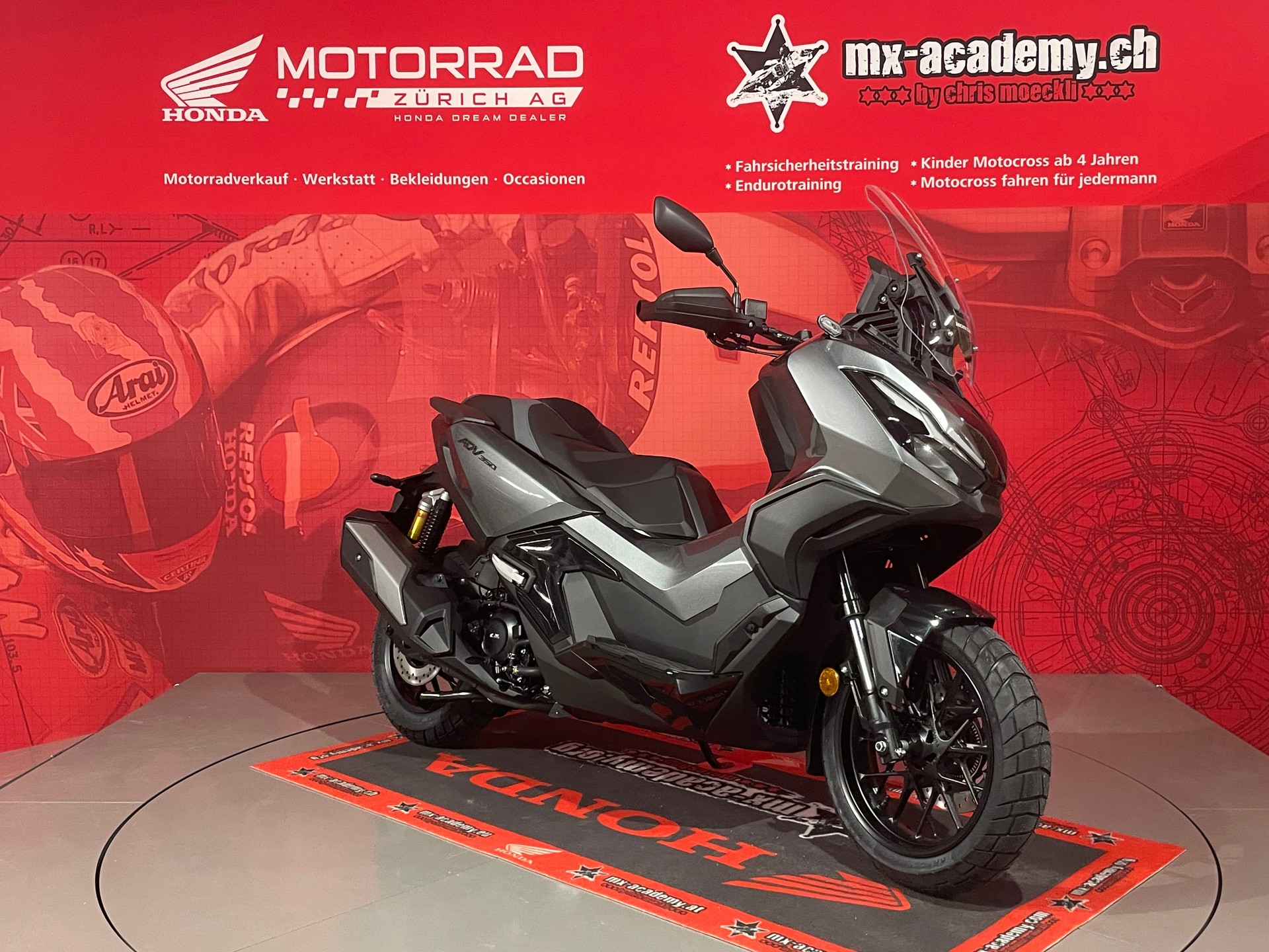 HONDA *ADV350**Modell 2026**Neufahrzeug**Iridium Grey Metallic*-showroom-element-2
