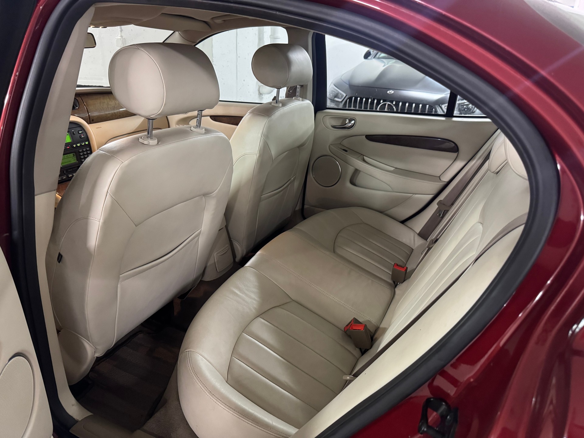 JAGUAR X-Type 3.0 V6 Traction4 Executive Aut.-image-9