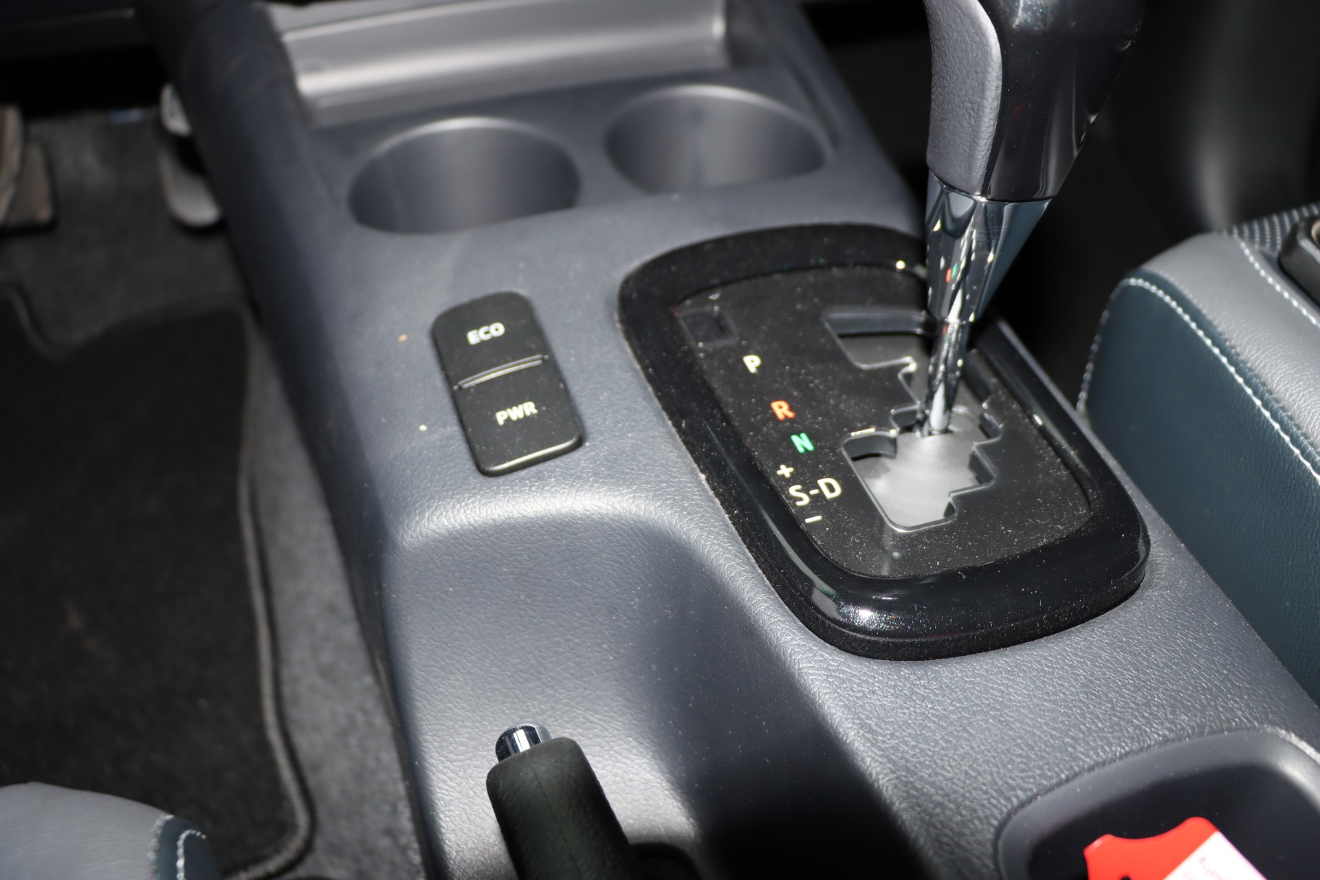 TOYOTA 2.8D-4D Invincible X- Cap 4x4 Automat-image-16