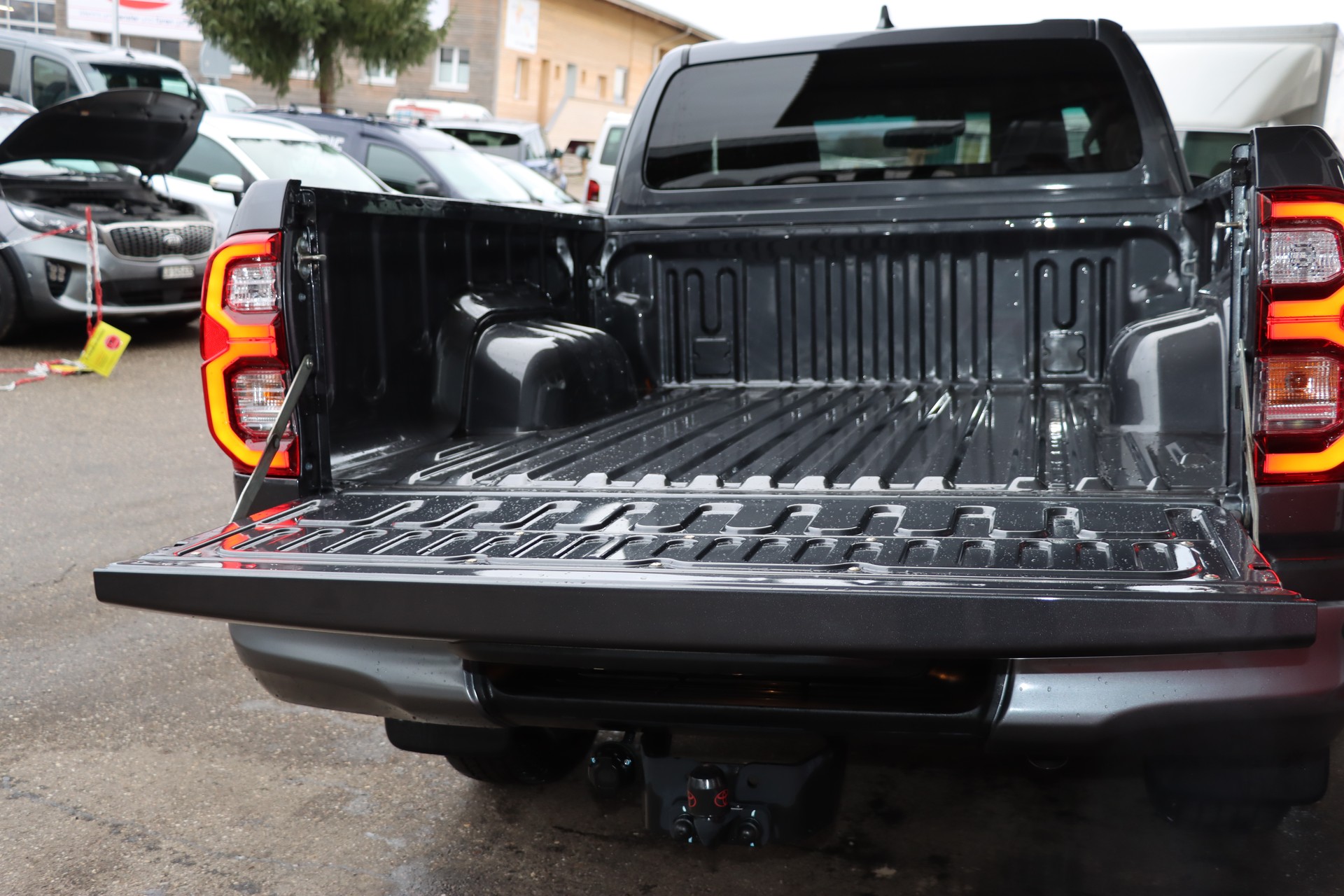 TOYOTA 2.8D-4D Invincible X- Cap 4x4 Automat-image-9