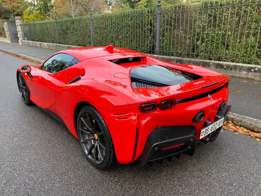 FERRARI SF90 Stradale-showroom-element-1