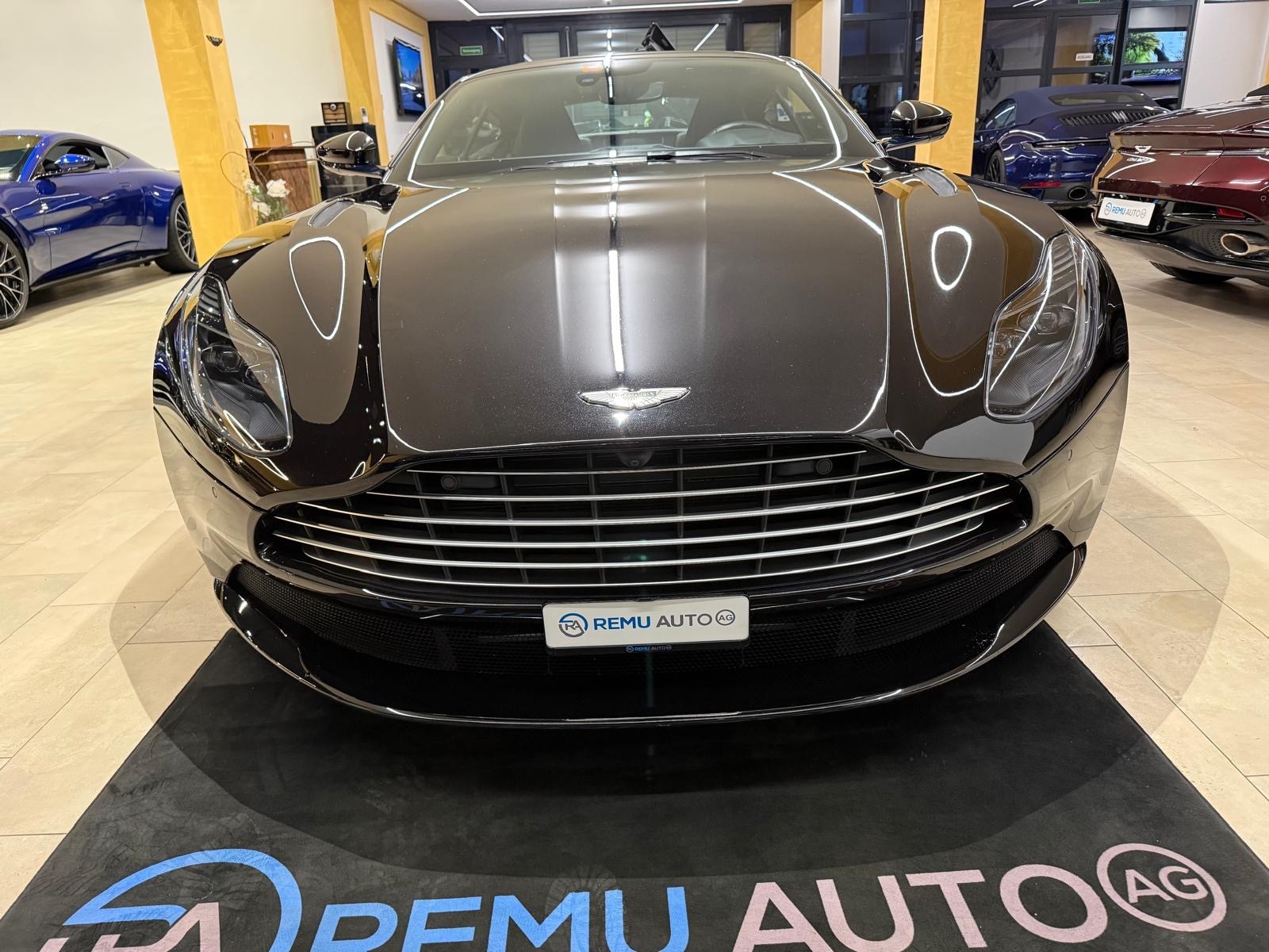 ASTON MARTIN DB11 V8 Touchtronic 3-showroom-element-1