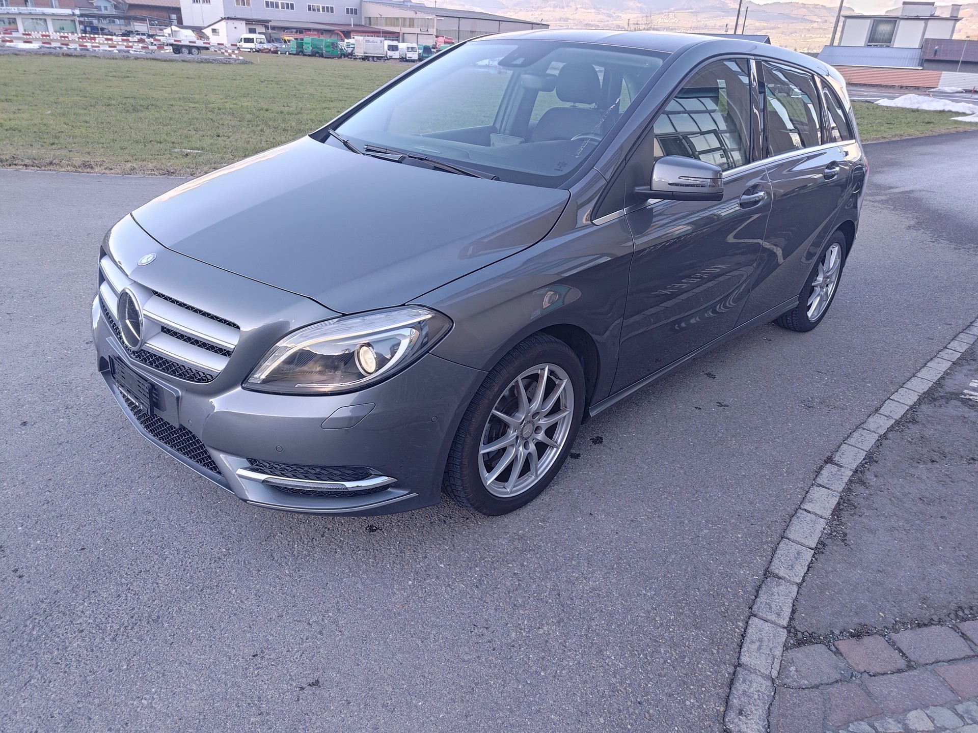 MERCEDES-BENZ B 250 7G-DCT-image-1
