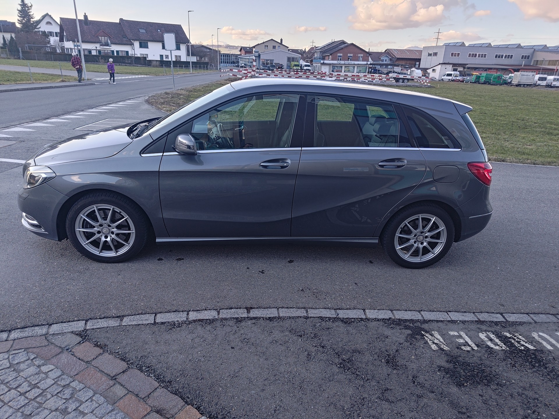MERCEDES-BENZ B 250 7G-DCT-image-2