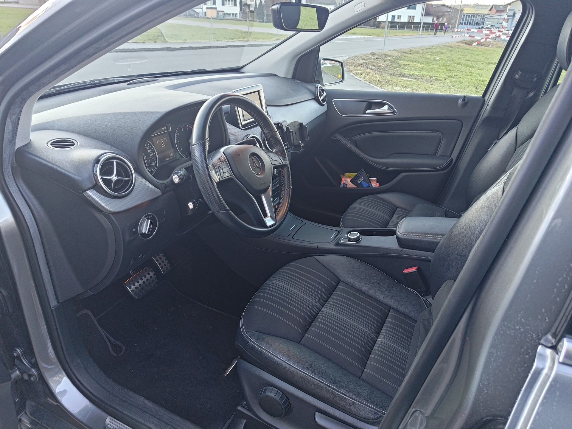 MERCEDES-BENZ B 250 7G-DCT-image-3