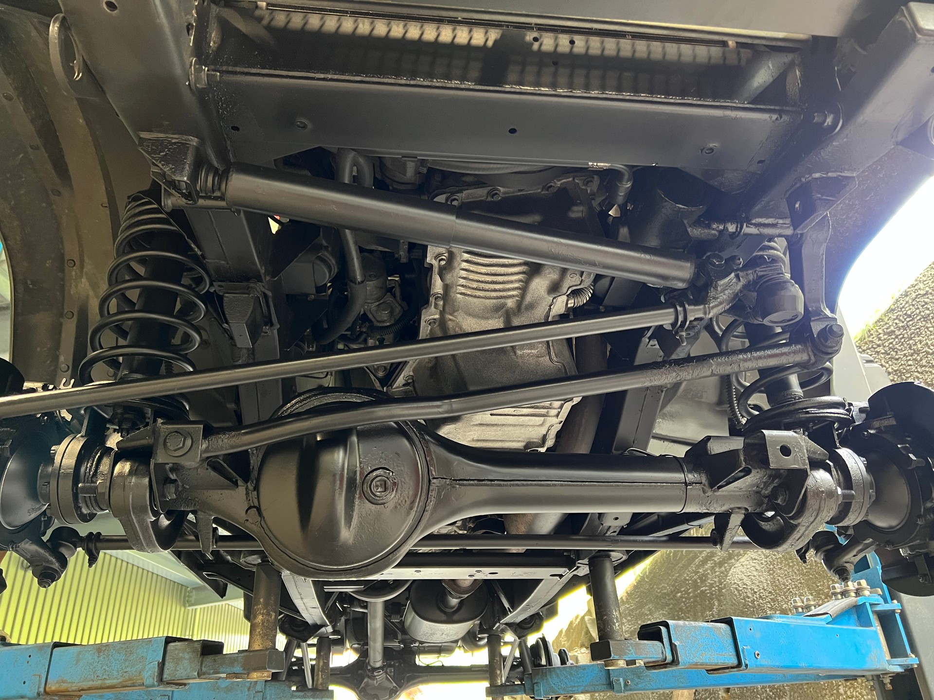 LAND ROVER Defender 110 2.2 TD4 Station Wagon-image-11