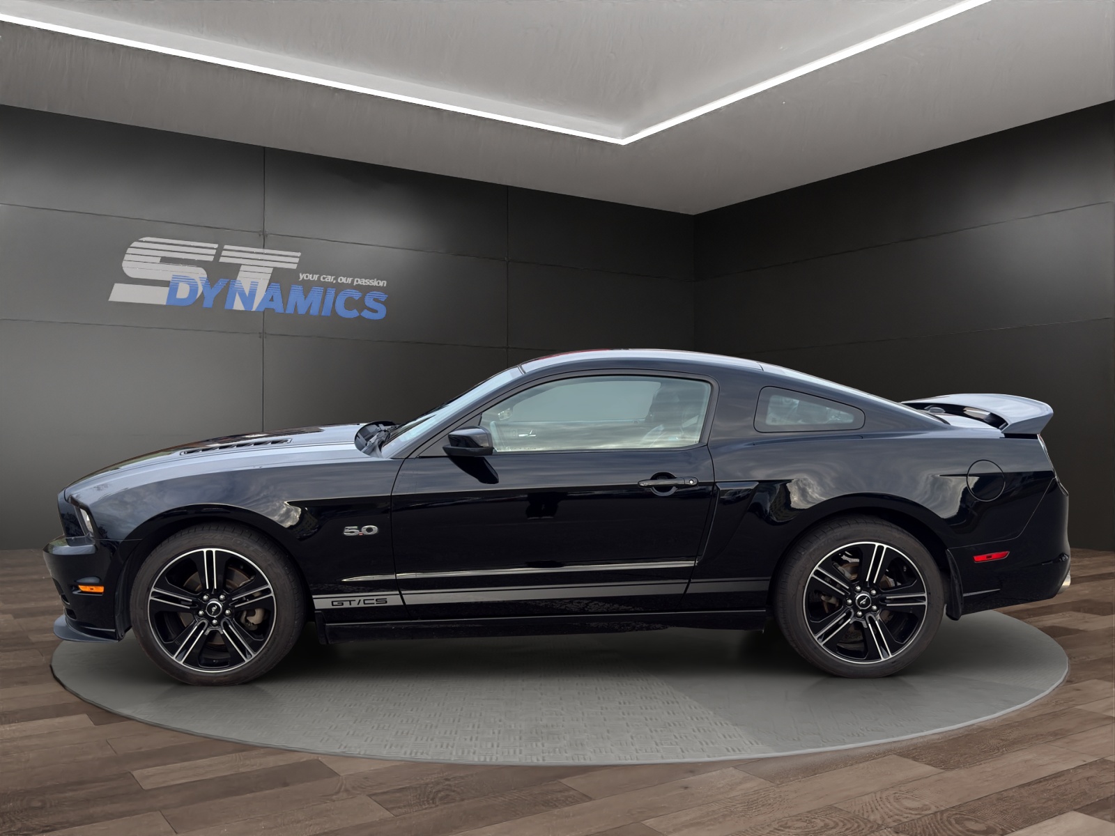 FORD MUSTANG GT COUPE California Special-showroom-element-2