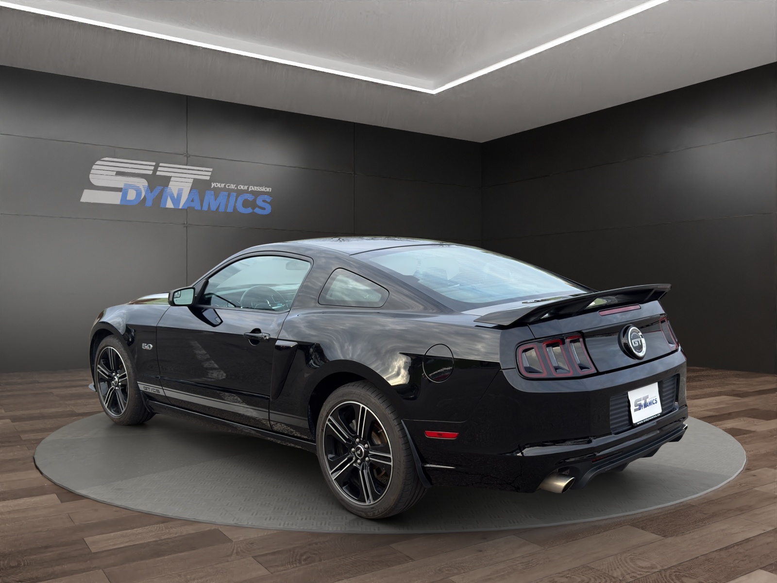 FORD MUSTANG GT COUPE California Special-showroom-element-3