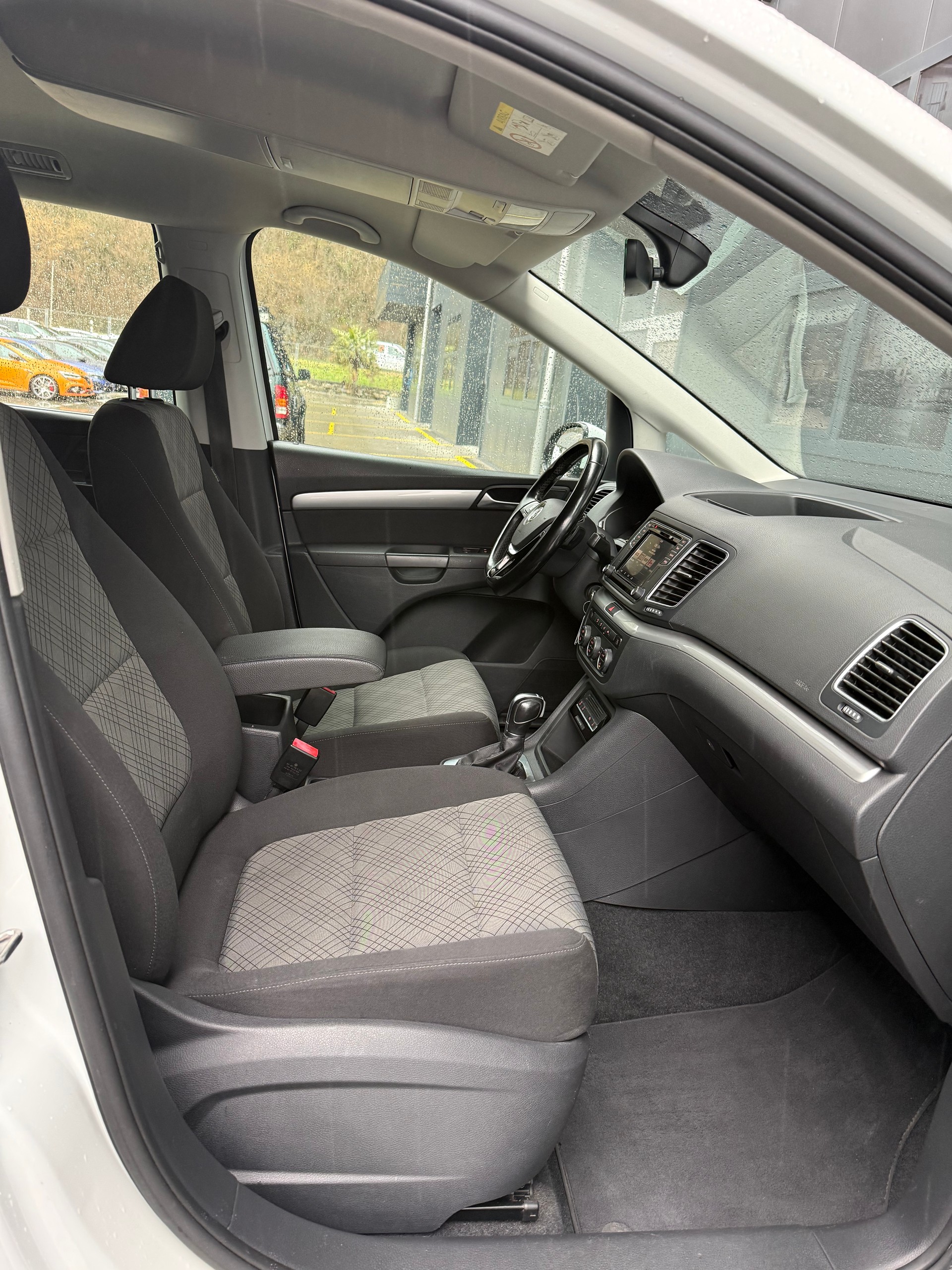 VW Sharan 2.0 TDI BMT Comfortline DSG-image-11
