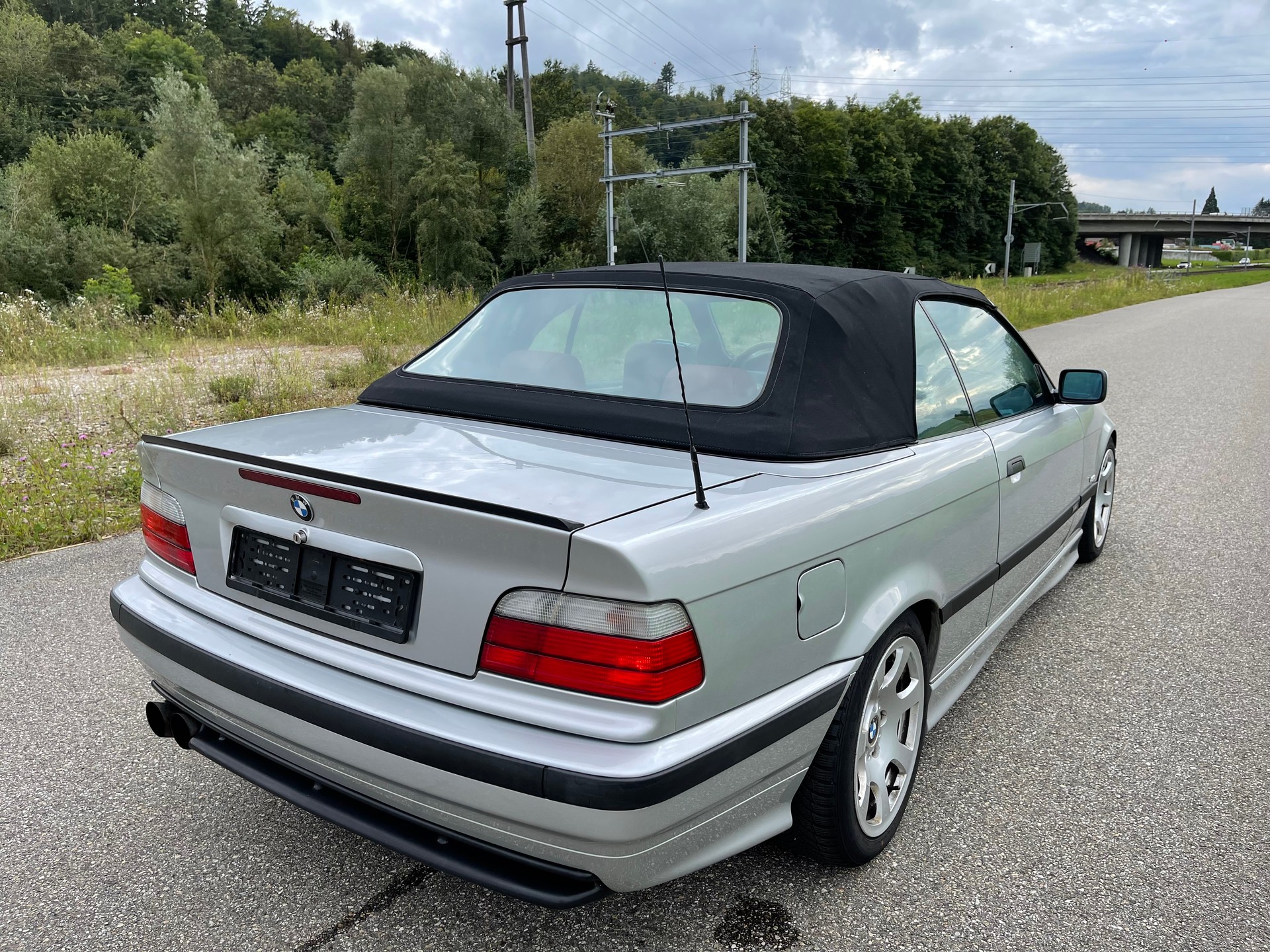 BMW 318i Cabrio-image-3
