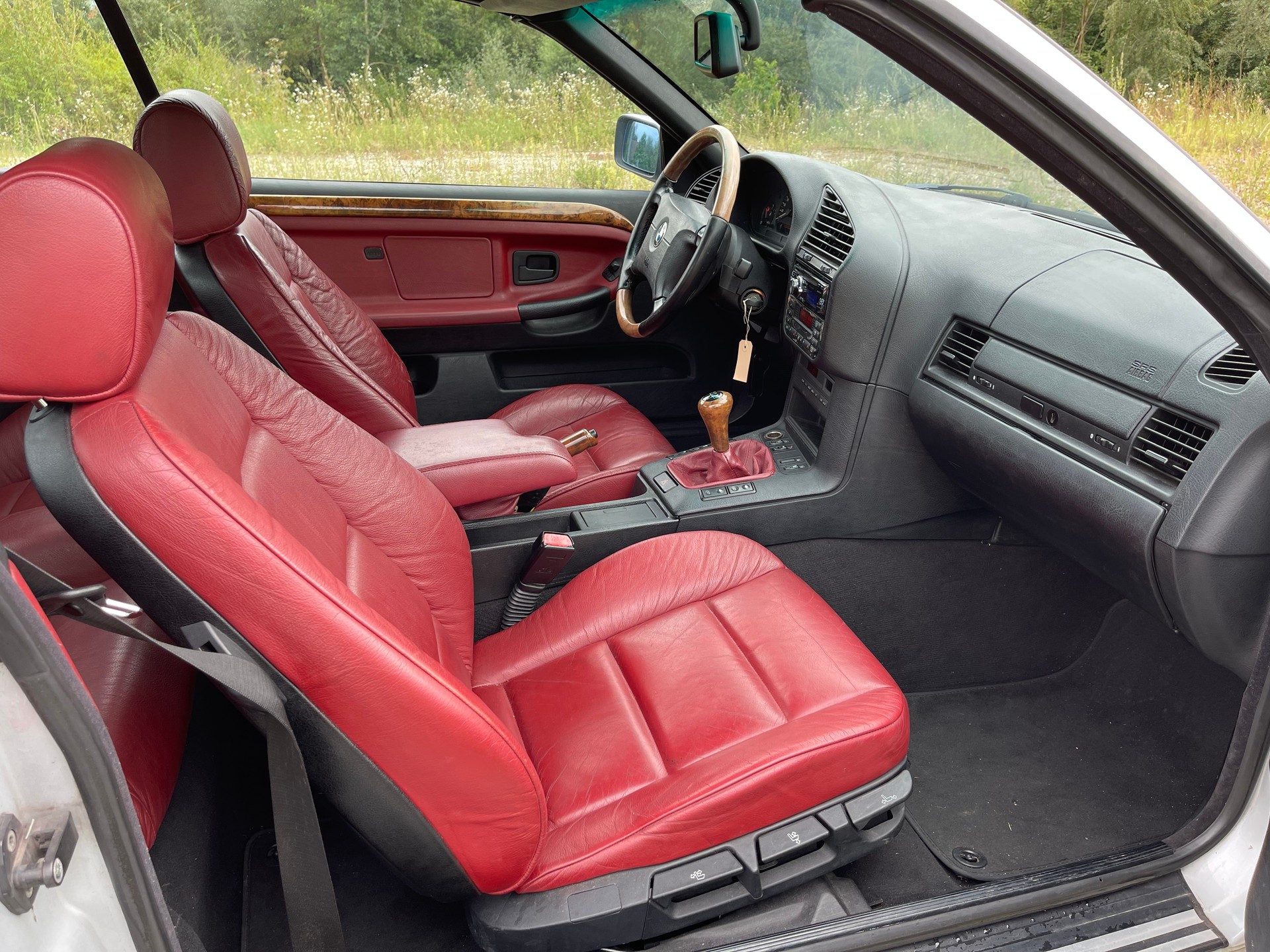 BMW 318i Cabrio-image-5