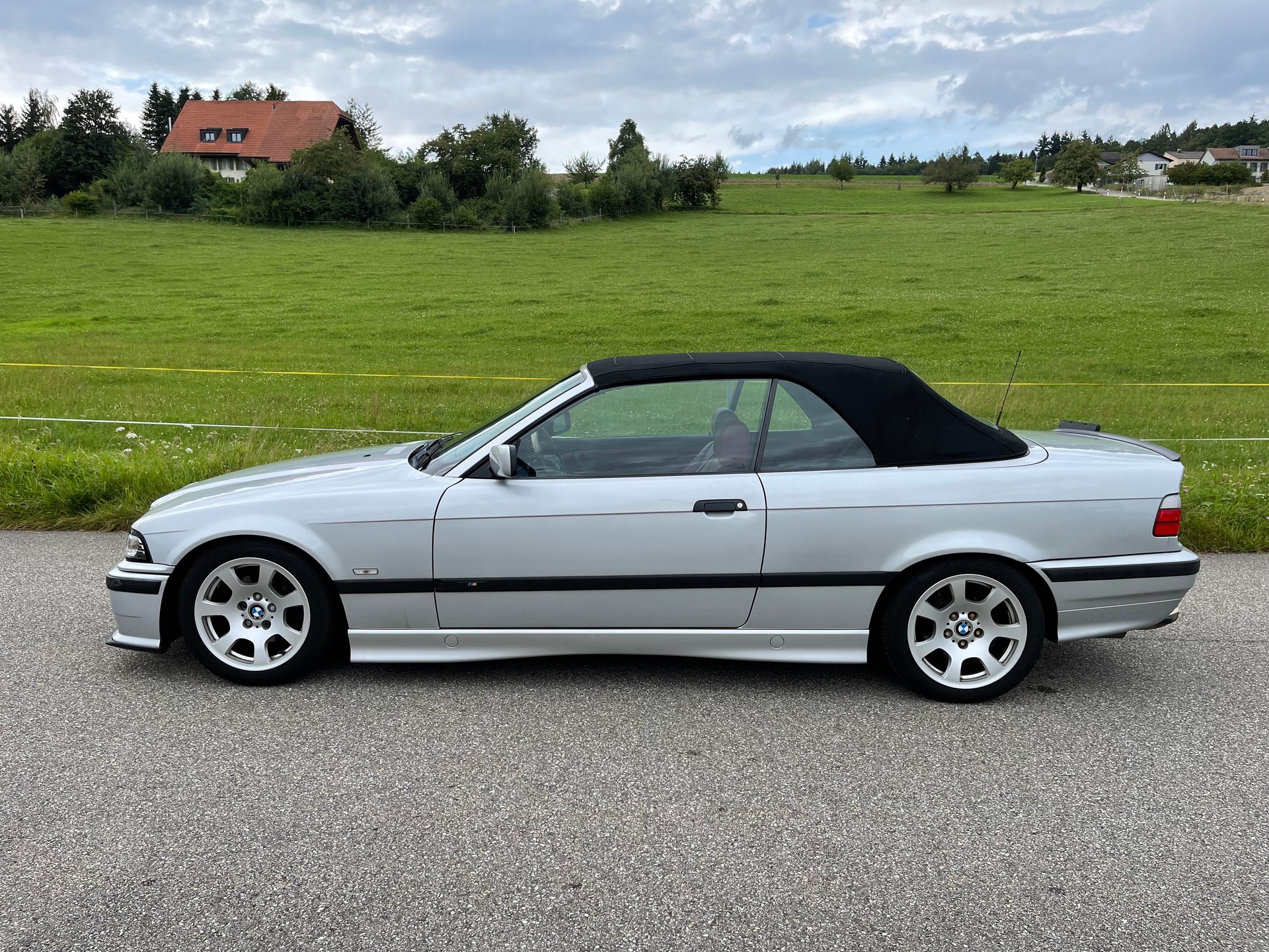 BMW 318i Cabrio-image-2