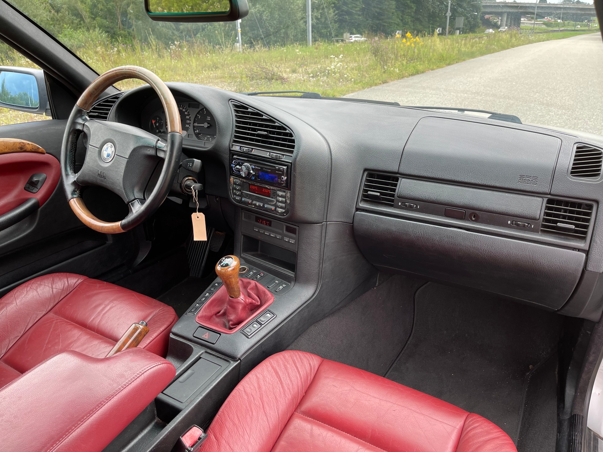 BMW 318i Cabrio-image-6