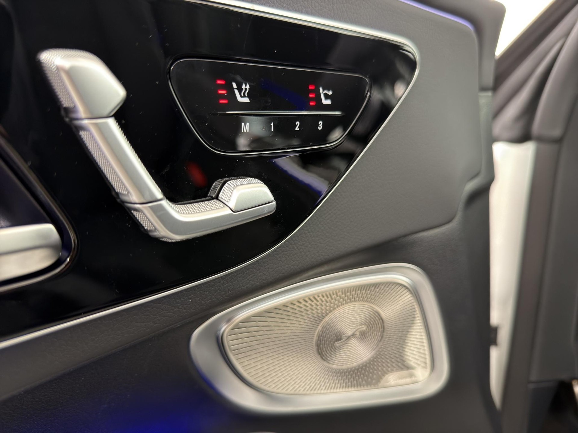MERCEDES-BENZ CLE 200 AMG Line 4matic Cabriolet-image-11