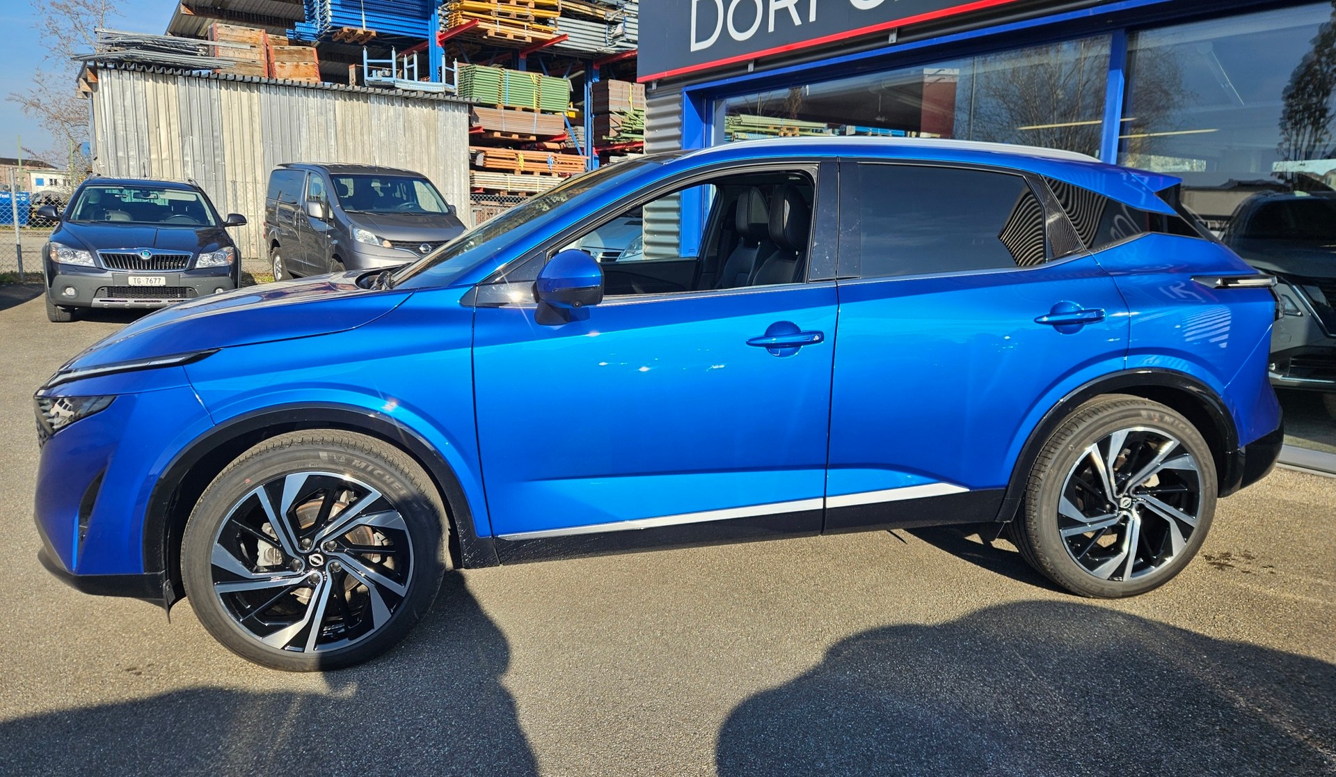 NISSAN Qashqai 1.3 DIG-T MHEV Tekna+ Xtronic 4x4-showroom-element-1