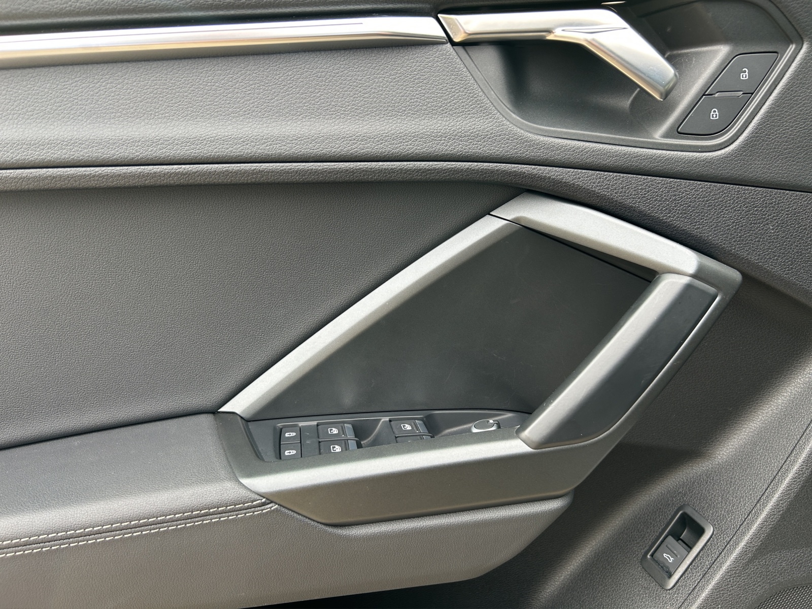 AUDI Q3 35 TFSI S line Attraction S-tronic-image-19