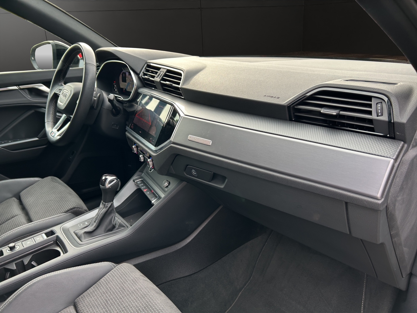 AUDI Q3 35 TFSI S line Attraction S-tronic-image-21