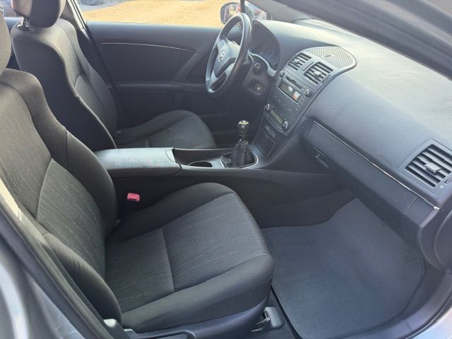 TOYOTA Avensis Sportswagon 1.8 Linea Terra-image-5