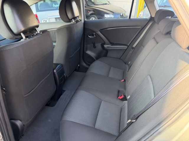 TOYOTA Avensis Sportswagon 1.8 Linea Terra-image-9