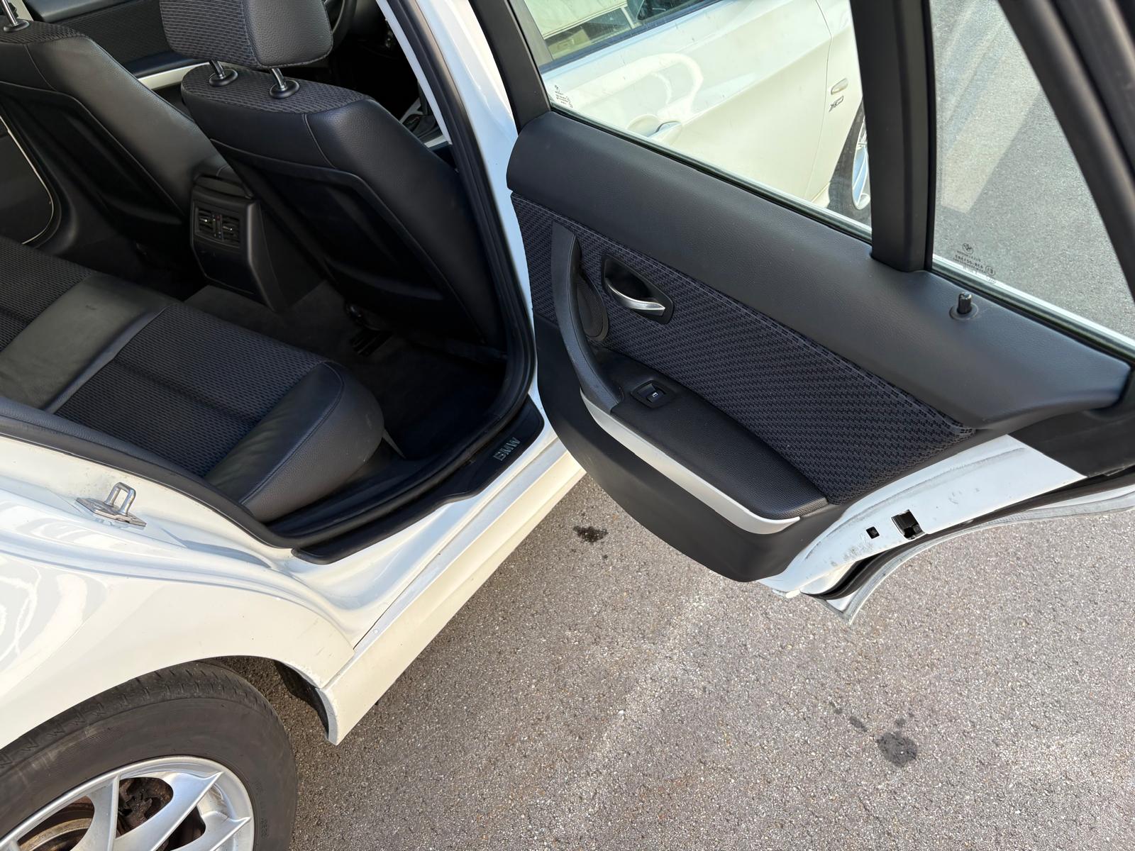 BMW 320d xDrive Touring Dynamic Edition Steptronic-image-9
