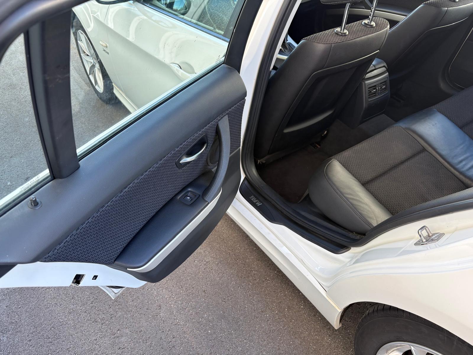 BMW 320d xDrive Touring Dynamic Edition Steptronic-image-11