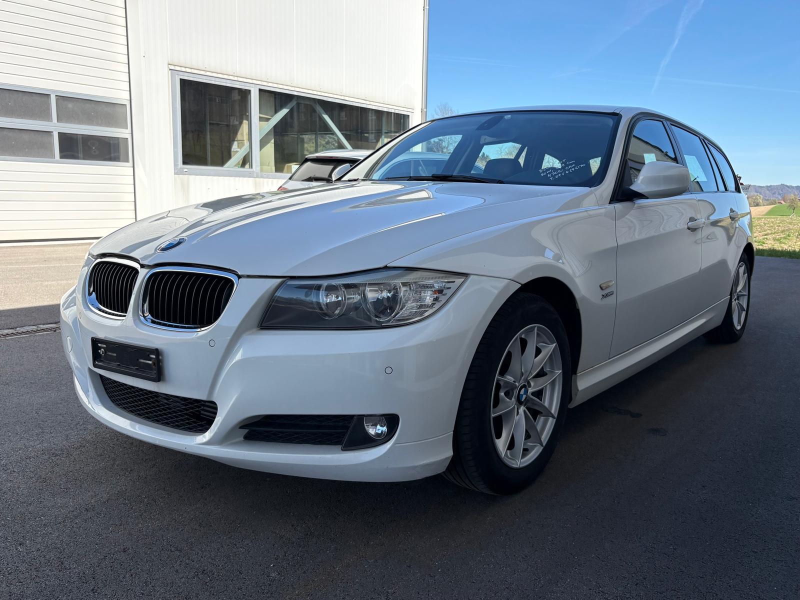 BMW 320d xDrive Touring Dynamic Edition Steptronic-image-3