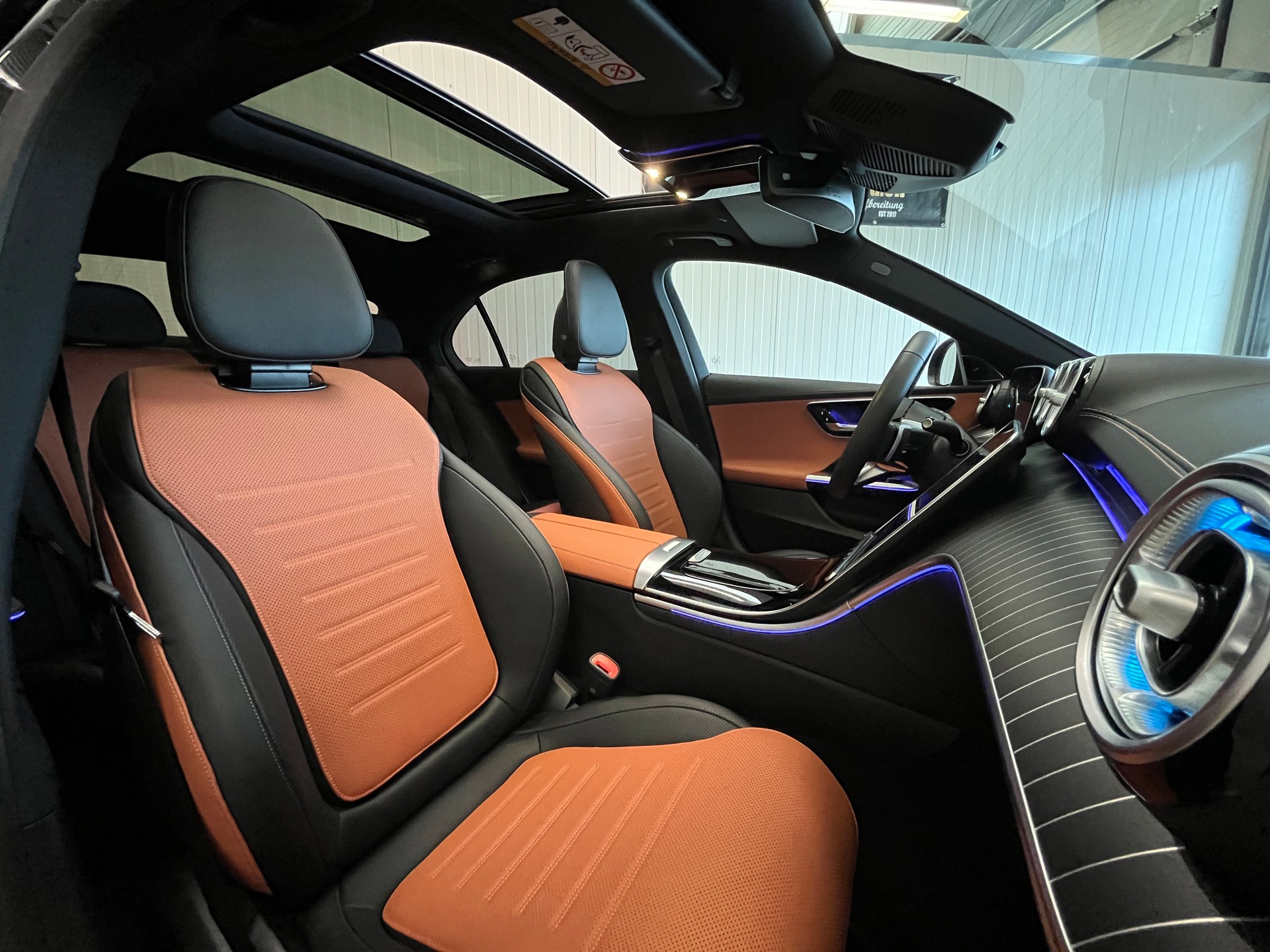 MERCEDES-BENZ C 300 d 4 Matic Limousine AMG-Styling-showroom-element-3