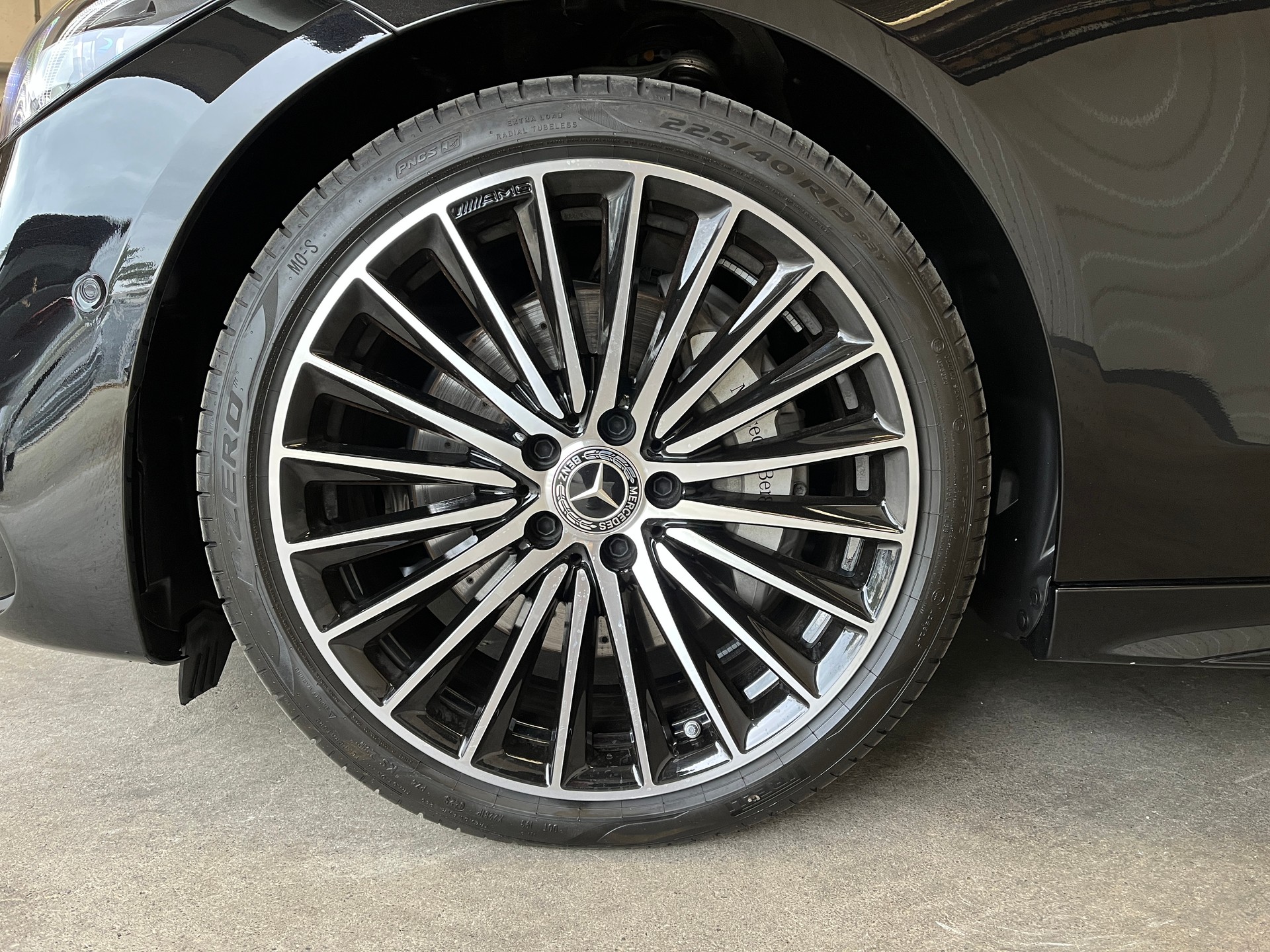 MERCEDES-BENZ C 300 d 4 Matic Limousine AMG-Styling-showroom-element-2