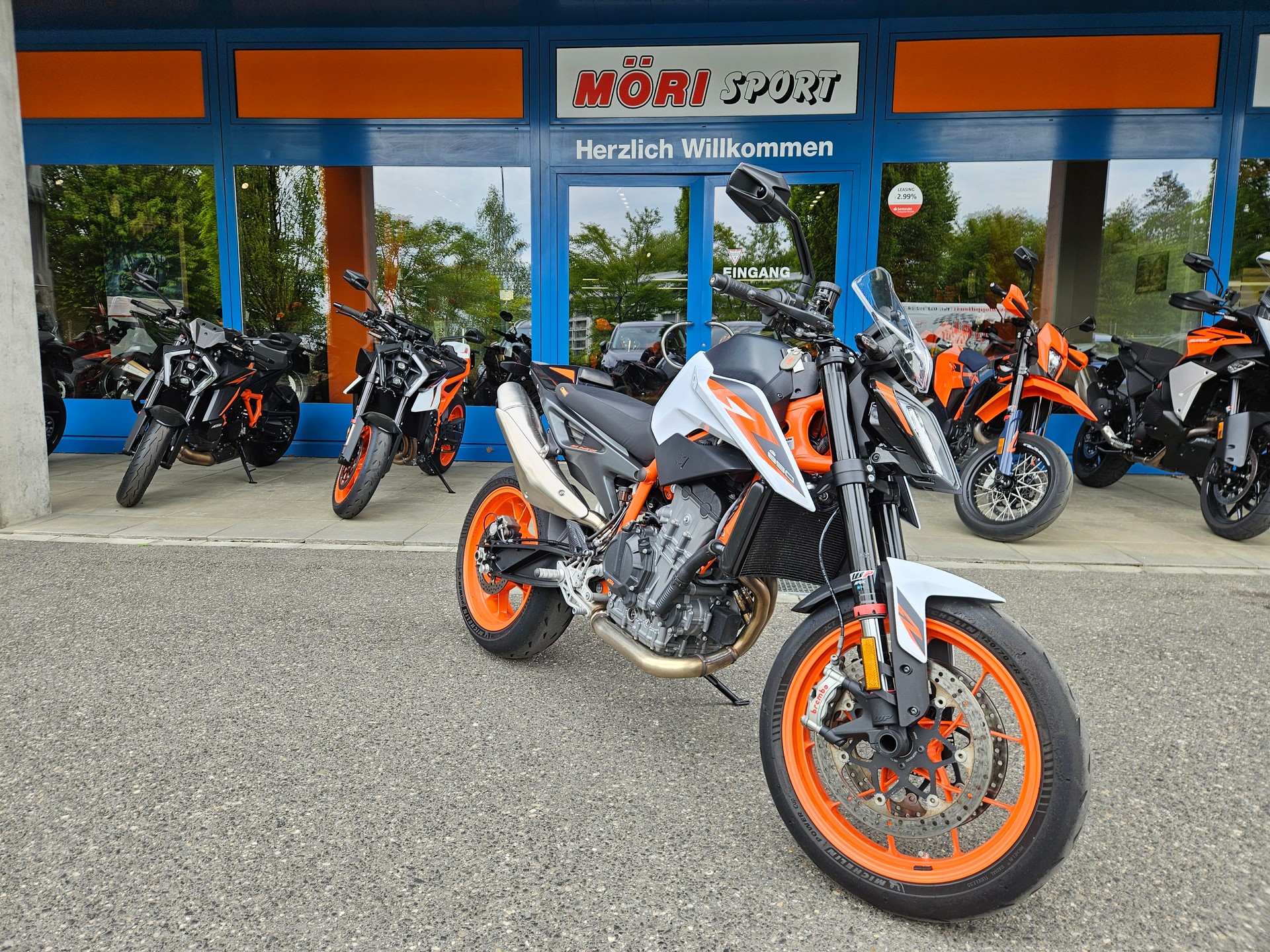 KTM 890 Duke R-image-1