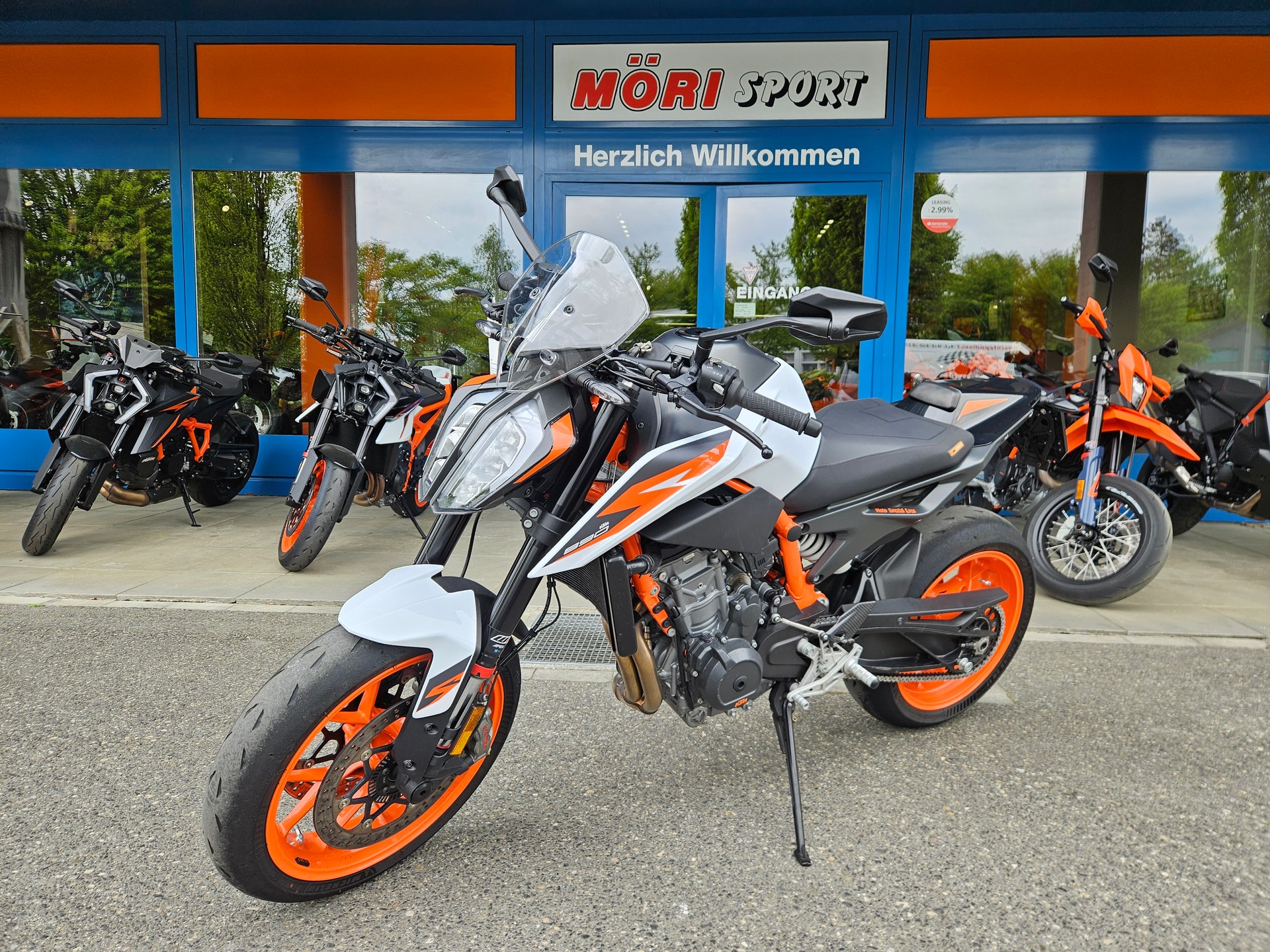 KTM 890 Duke R-image-2