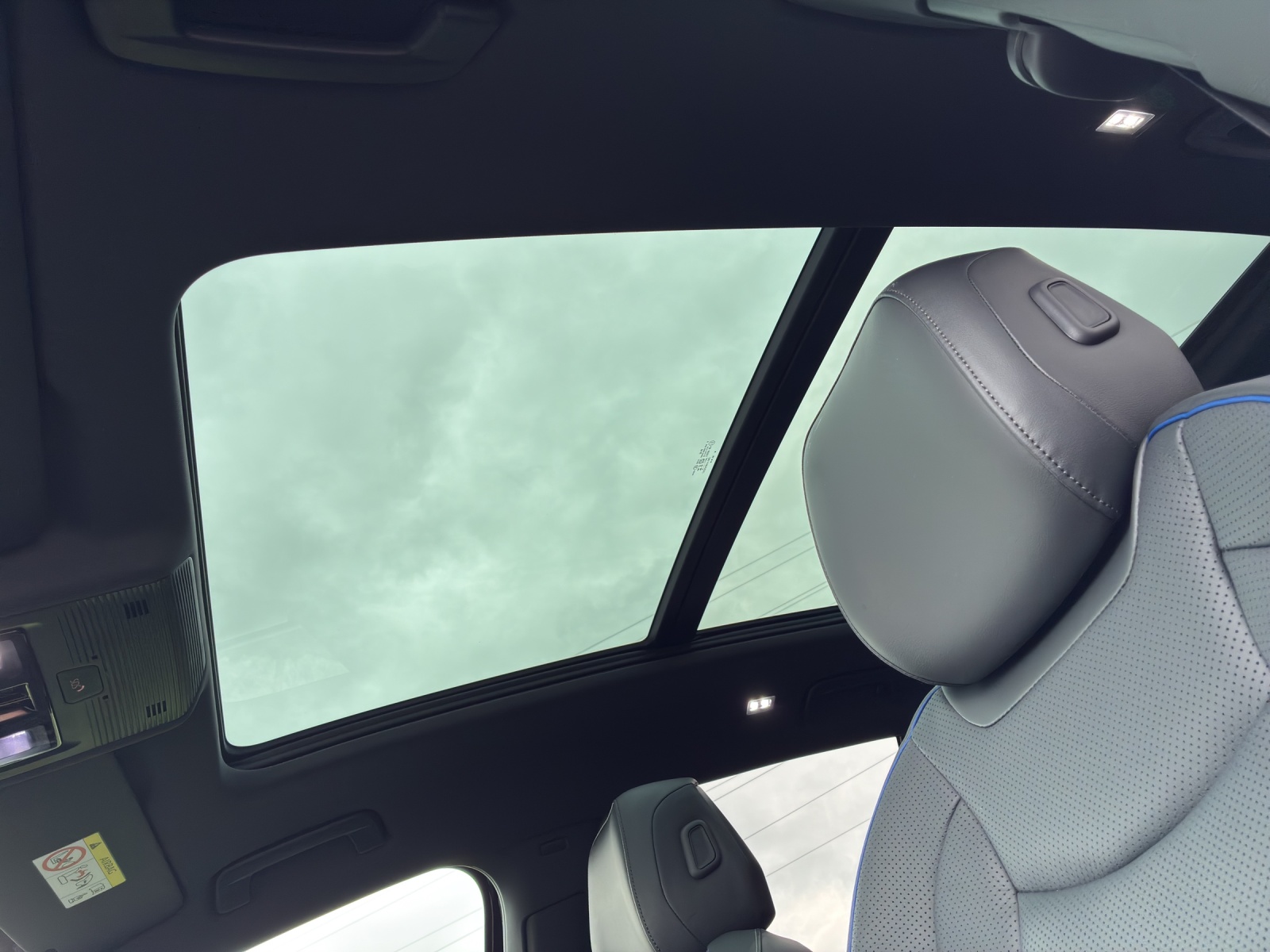VW Tiguan R-Line Plus-image-13