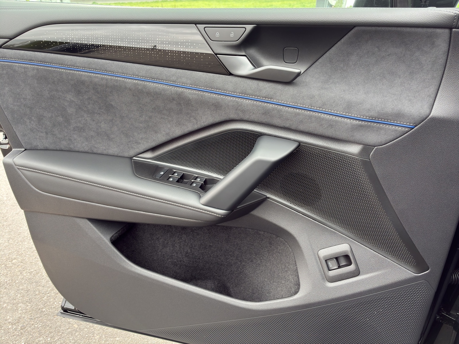 VW Tiguan R-Line Plus-image-16