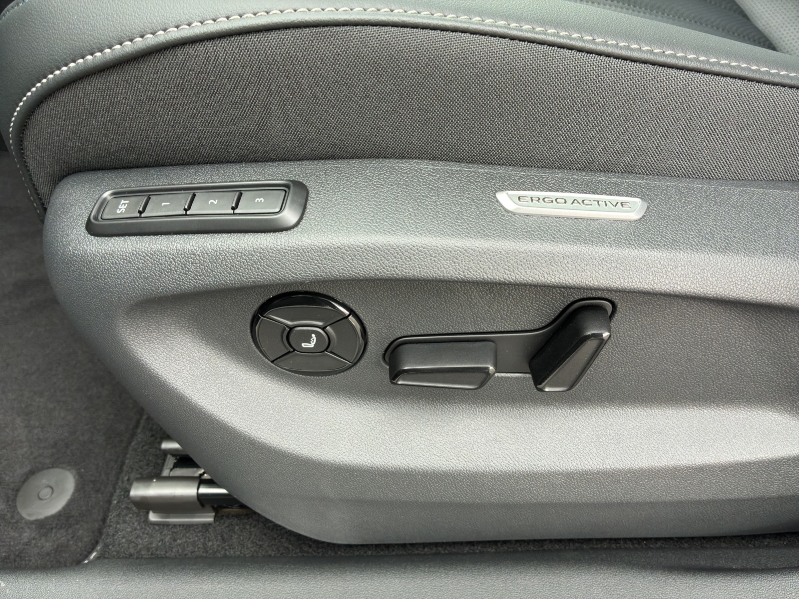 VW Tiguan R-Line Plus-image-12