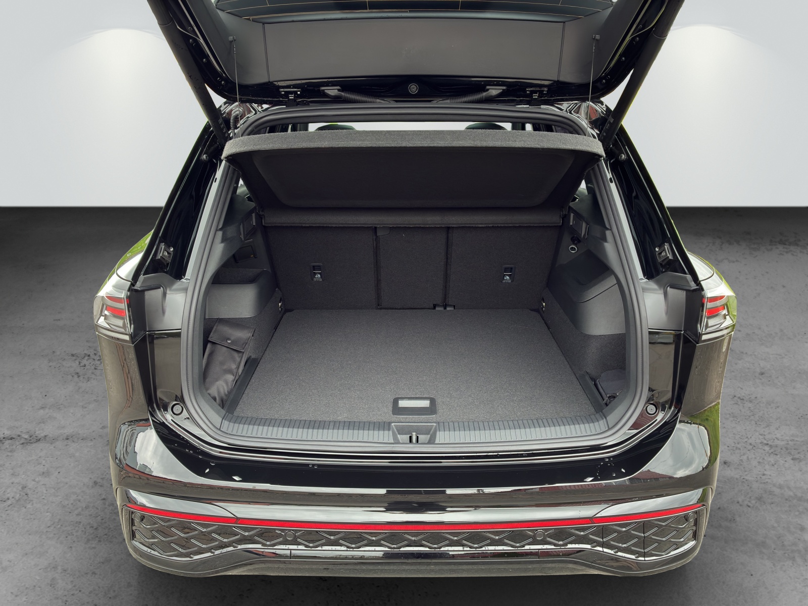 VW Tiguan R-Line Plus-image-9