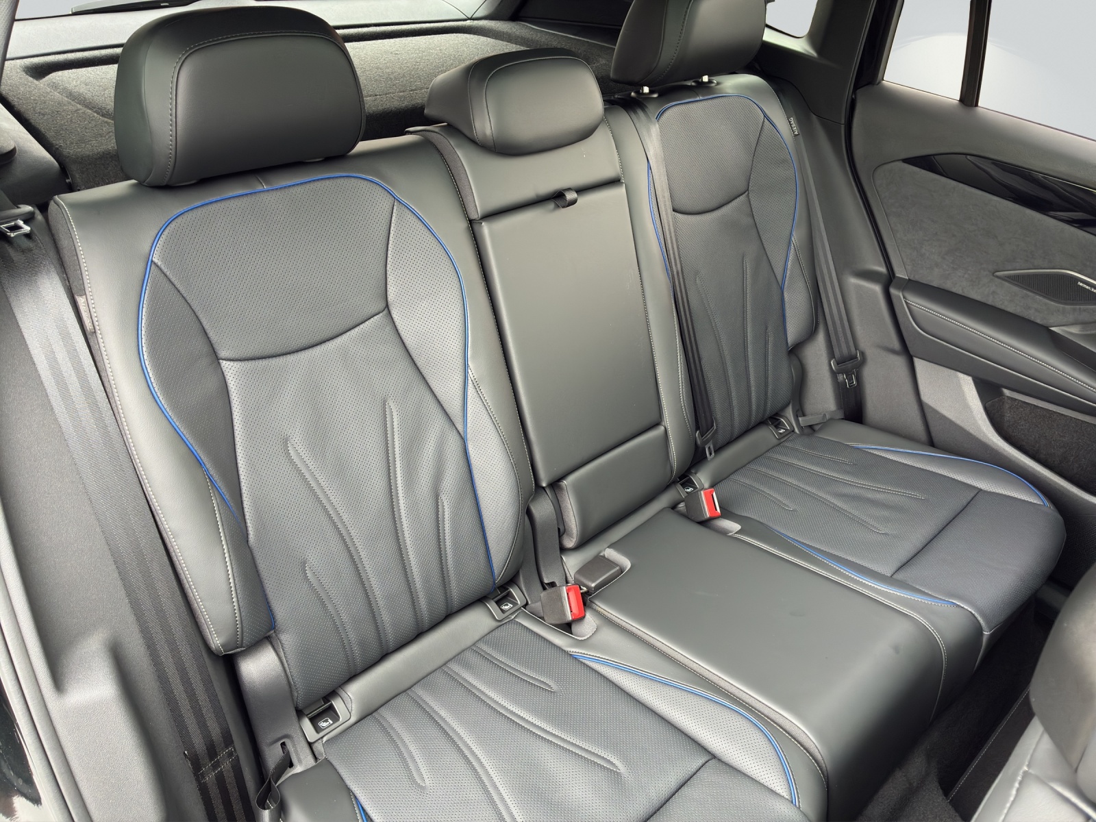 VW Tiguan R-Line Plus-image-8