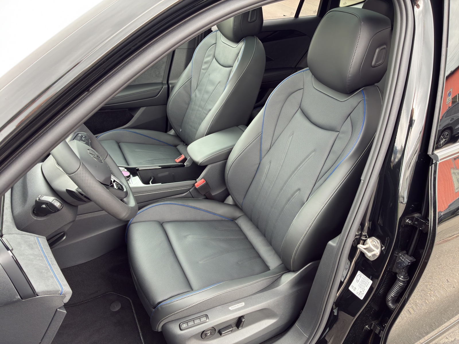 VW Tiguan R-Line Plus-image-11