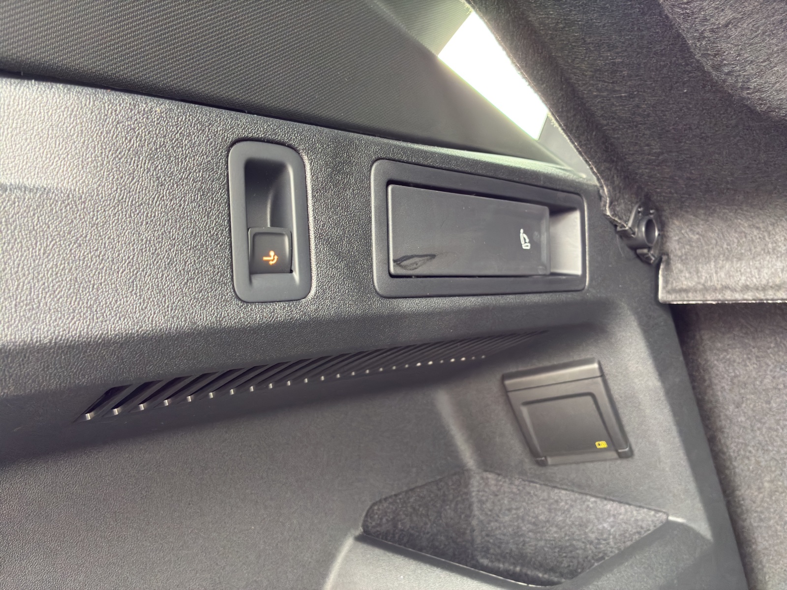 VW Tiguan R-Line Plus-image-18