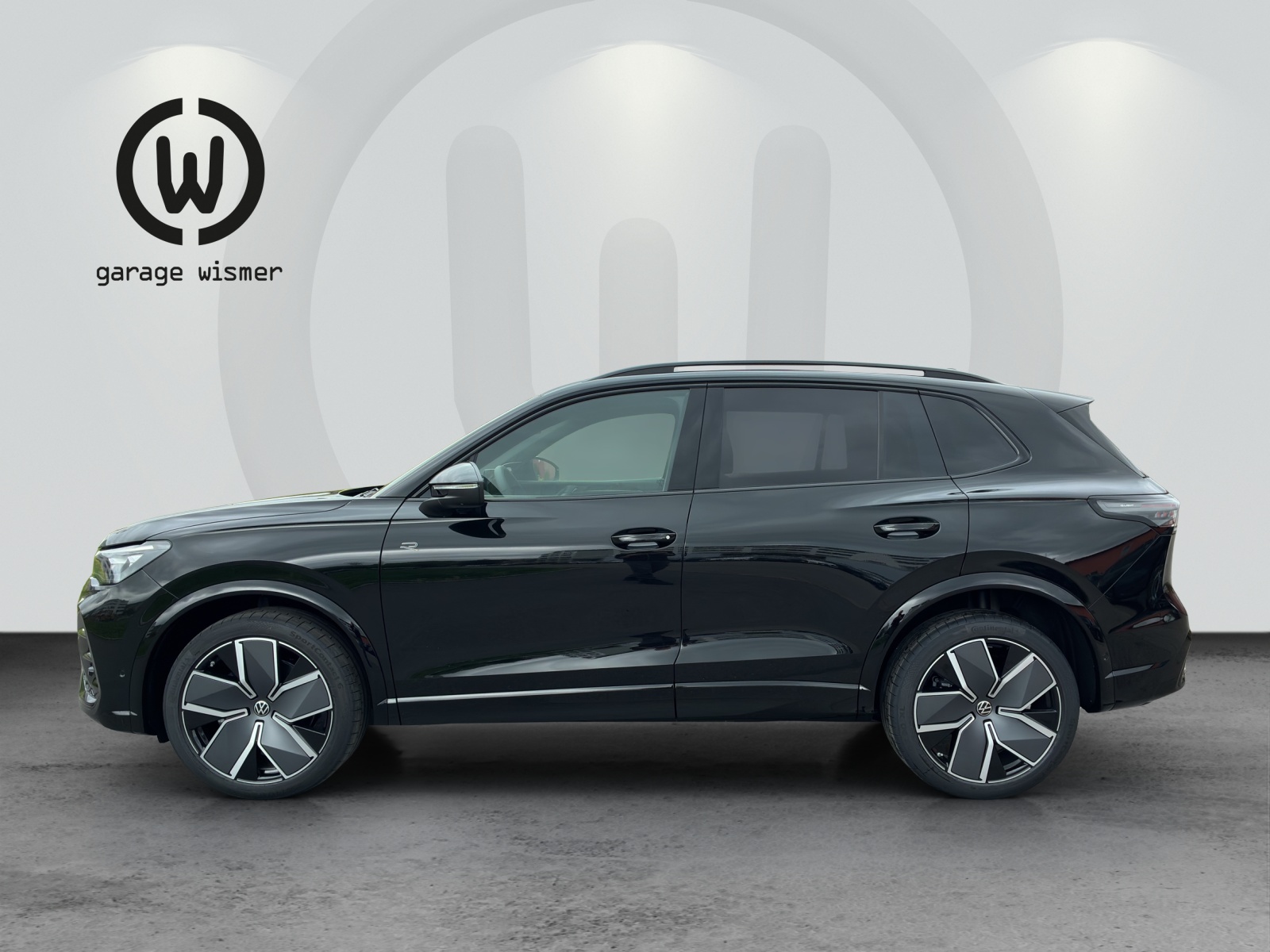 VW Tiguan R-Line Plus-showroom-element-1