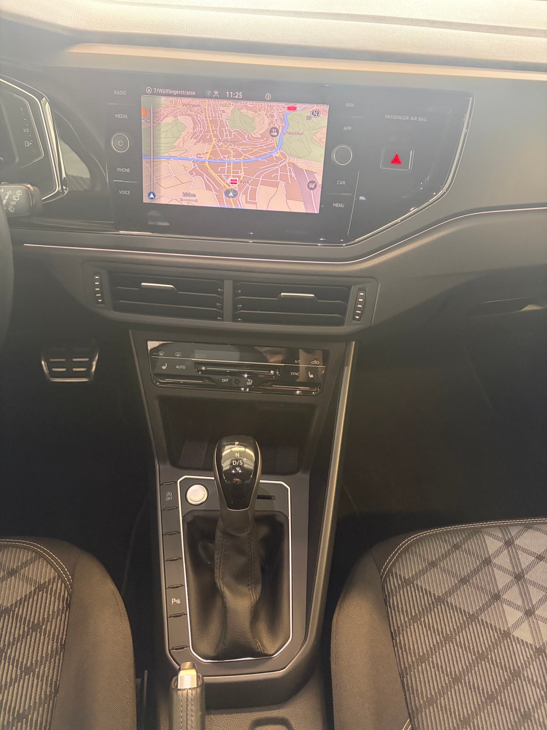 VW Polo 1.0 TSI R-Line DSG | CH | Adaptiver Tempomat ACC | Navi Discover Pro | Digital Cockpit Pro | Lane & Front Assist |-image-14