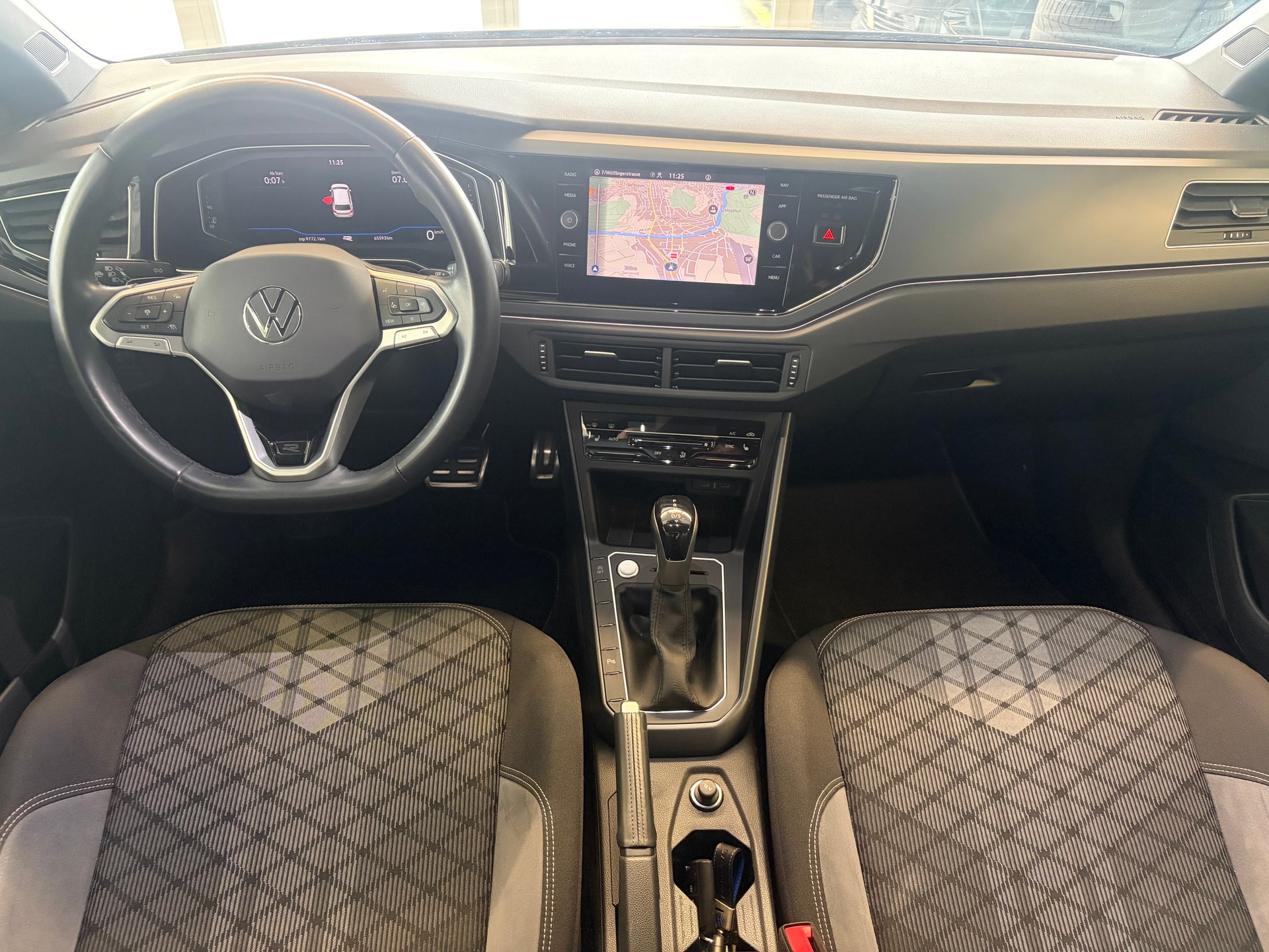 VW Polo 1.0 TSI R-Line DSG | CH | Adaptiver Tempomat ACC | Navi Discover Pro | Digital Cockpit Pro | Lane & Front Assist |-image-13