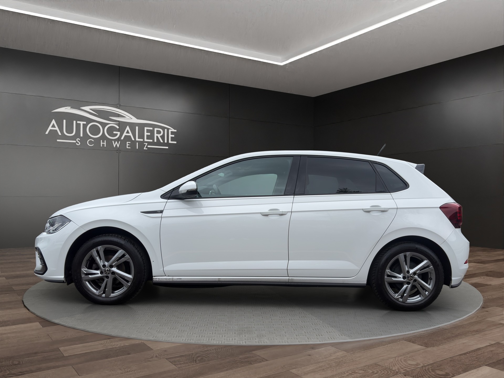 VW Polo 1.0 TSI R-Line DSG | CH | Adaptiver Tempomat ACC | Navi Discover Pro | Digital Cockpit Pro | Lane & Front Assist |-image-1