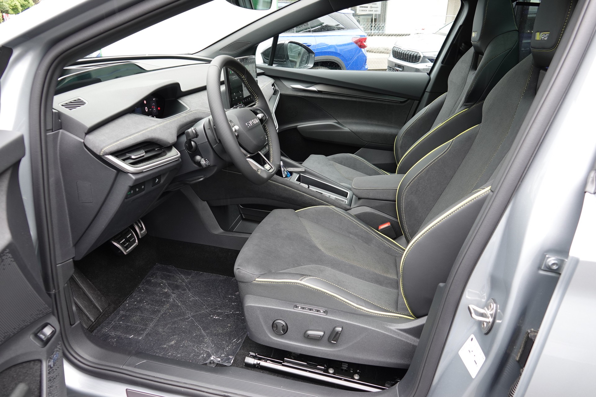 SKODA Enyaq RS 4x4-image-14
