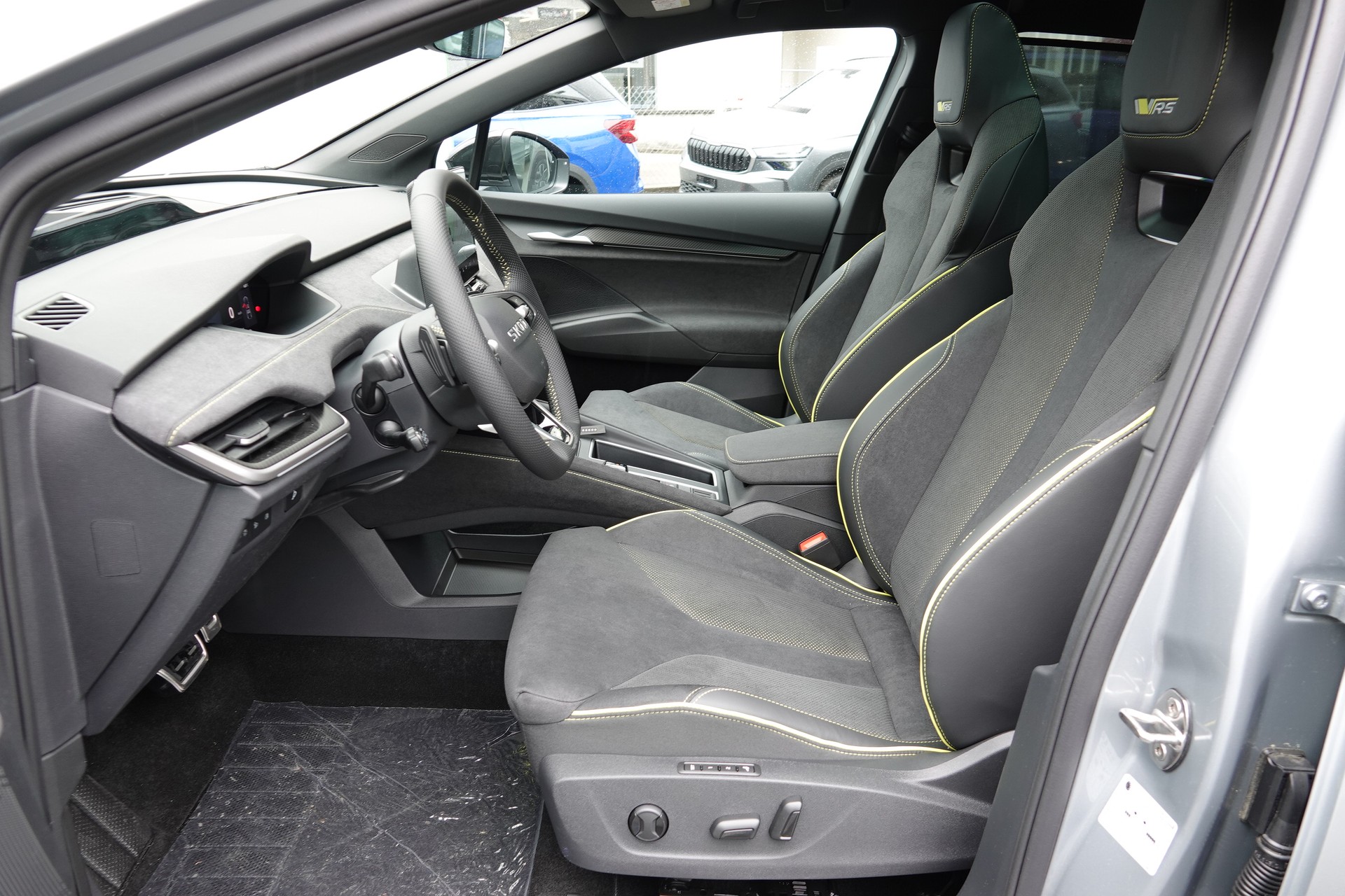 SKODA Enyaq RS 4x4-image-15