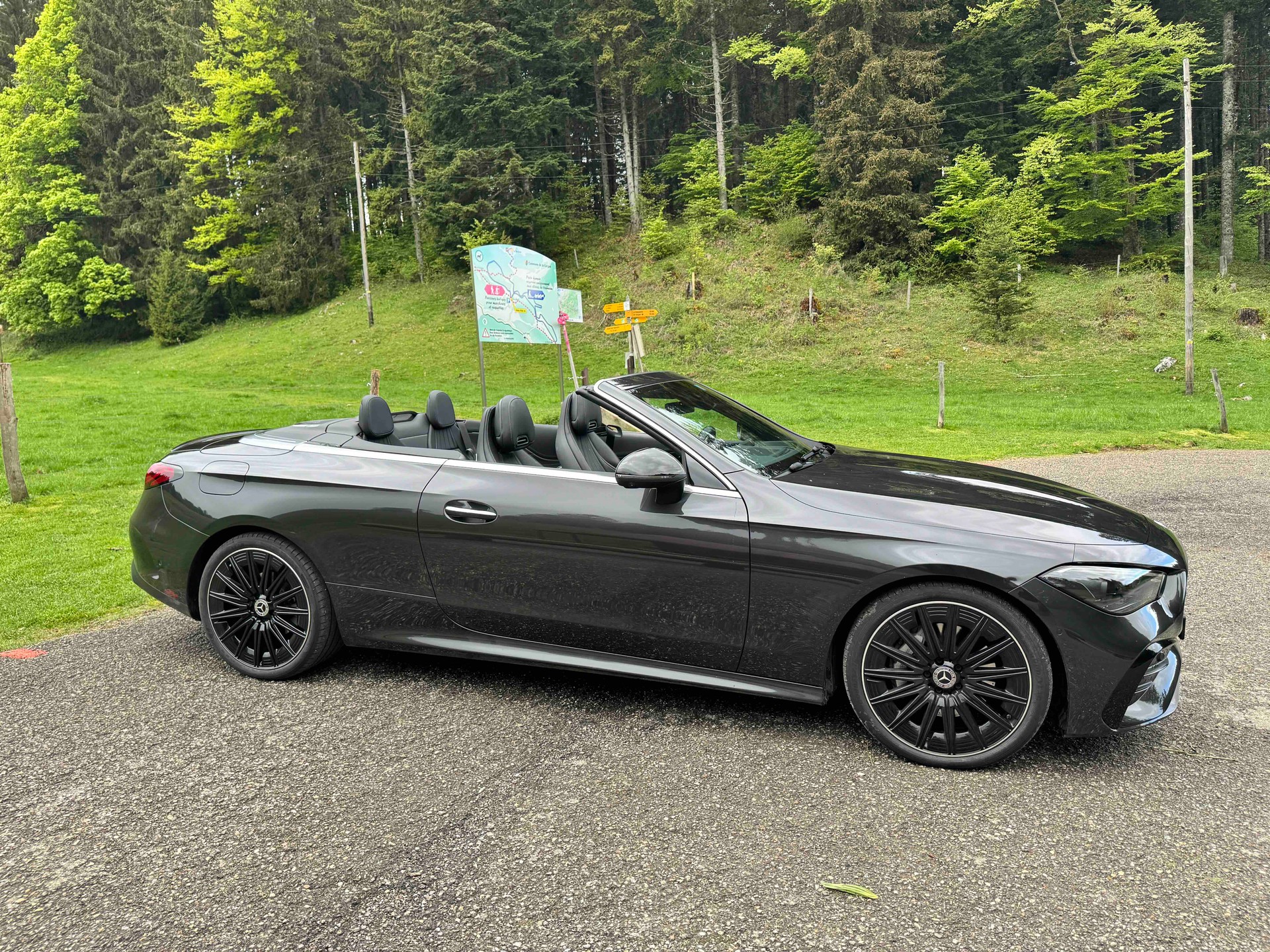 MERCEDES-BENZ CLE 300 AMG Line 4matic-image-3