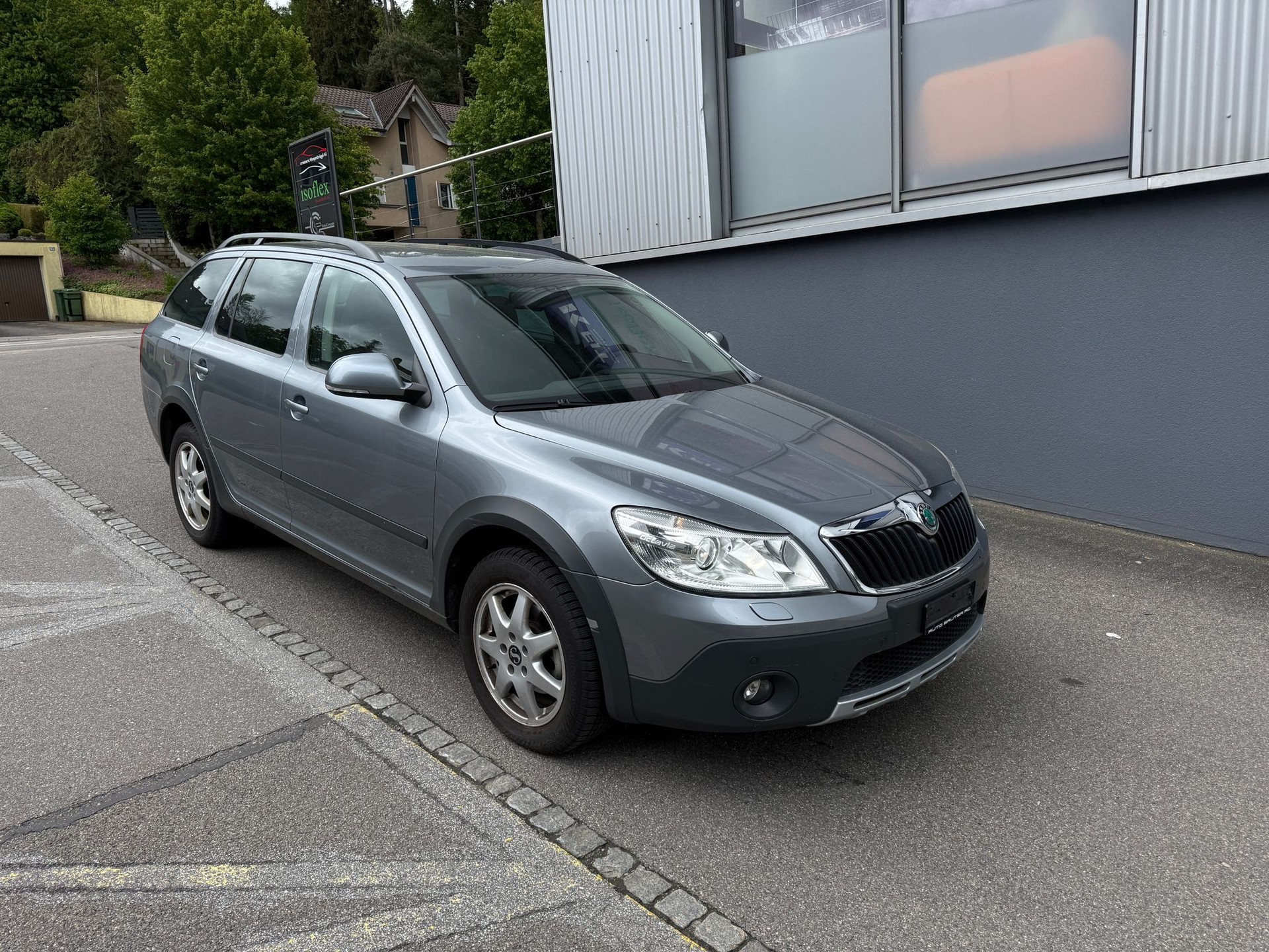 SKODA Octavia Combi 1.8 TSI Scout 4x4-image-1