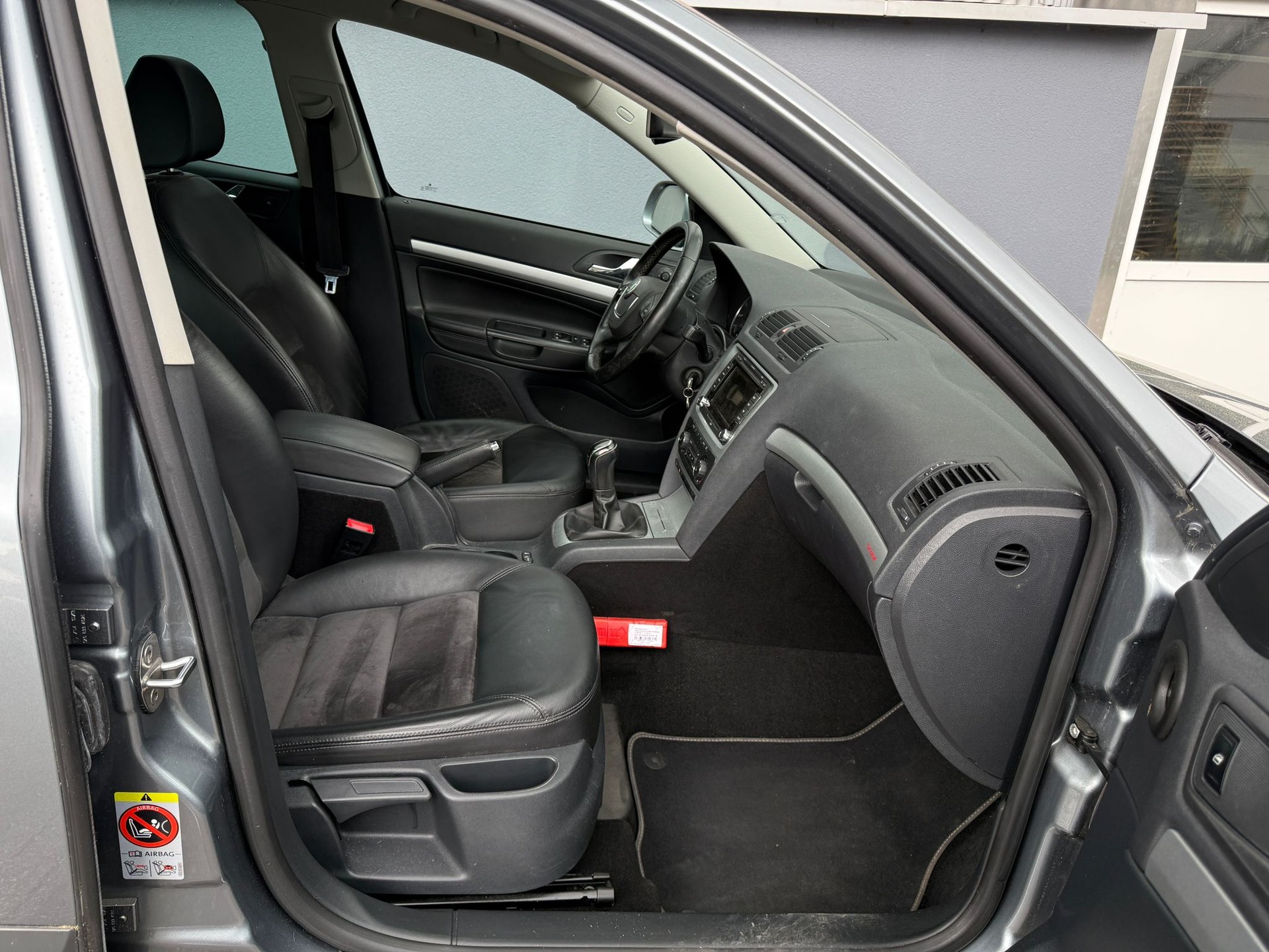 SKODA Octavia Combi 1.8 TSI Scout 4x4-image-11