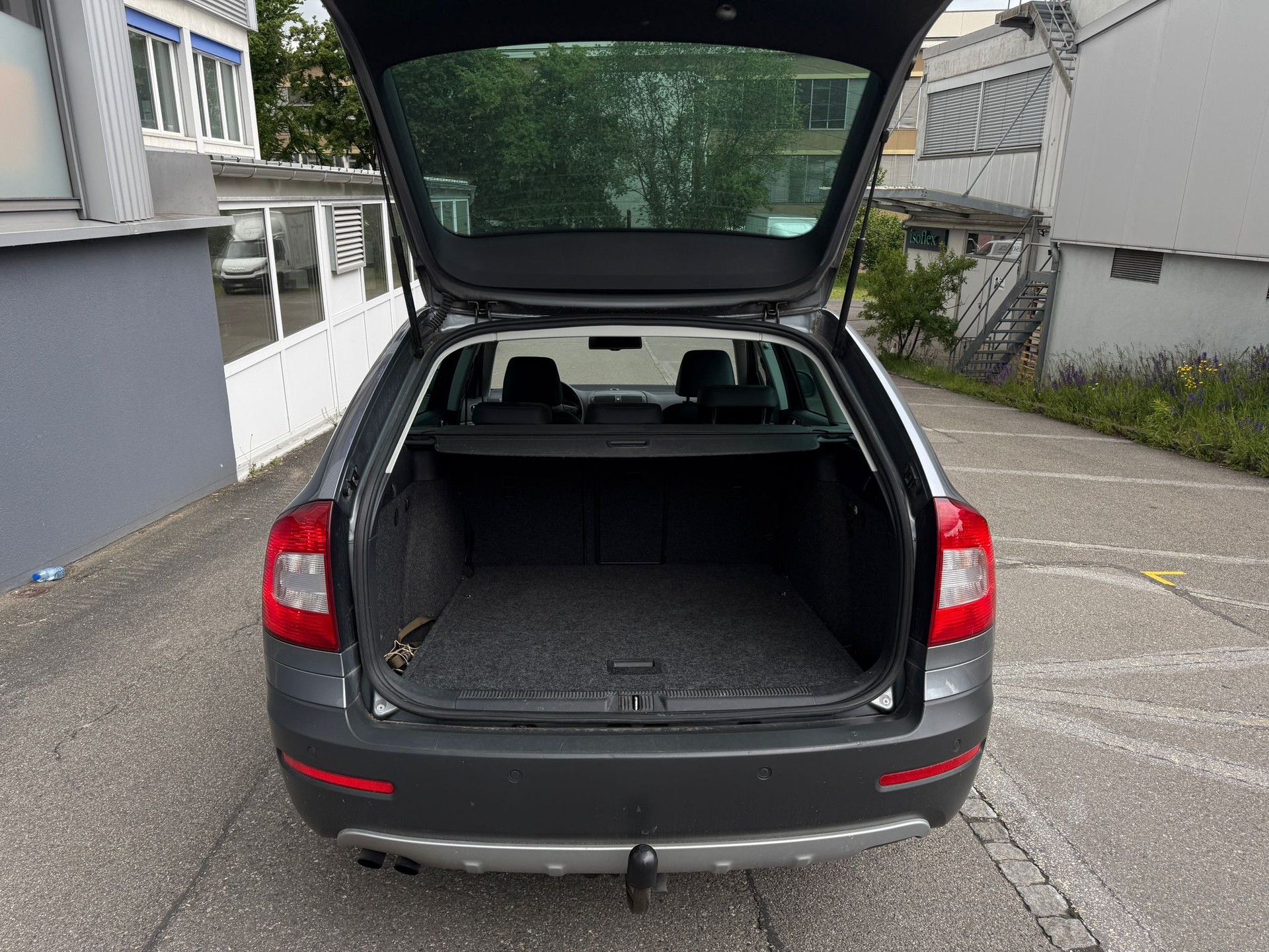 SKODA Octavia Combi 1.8 TSI Scout 4x4-image-7